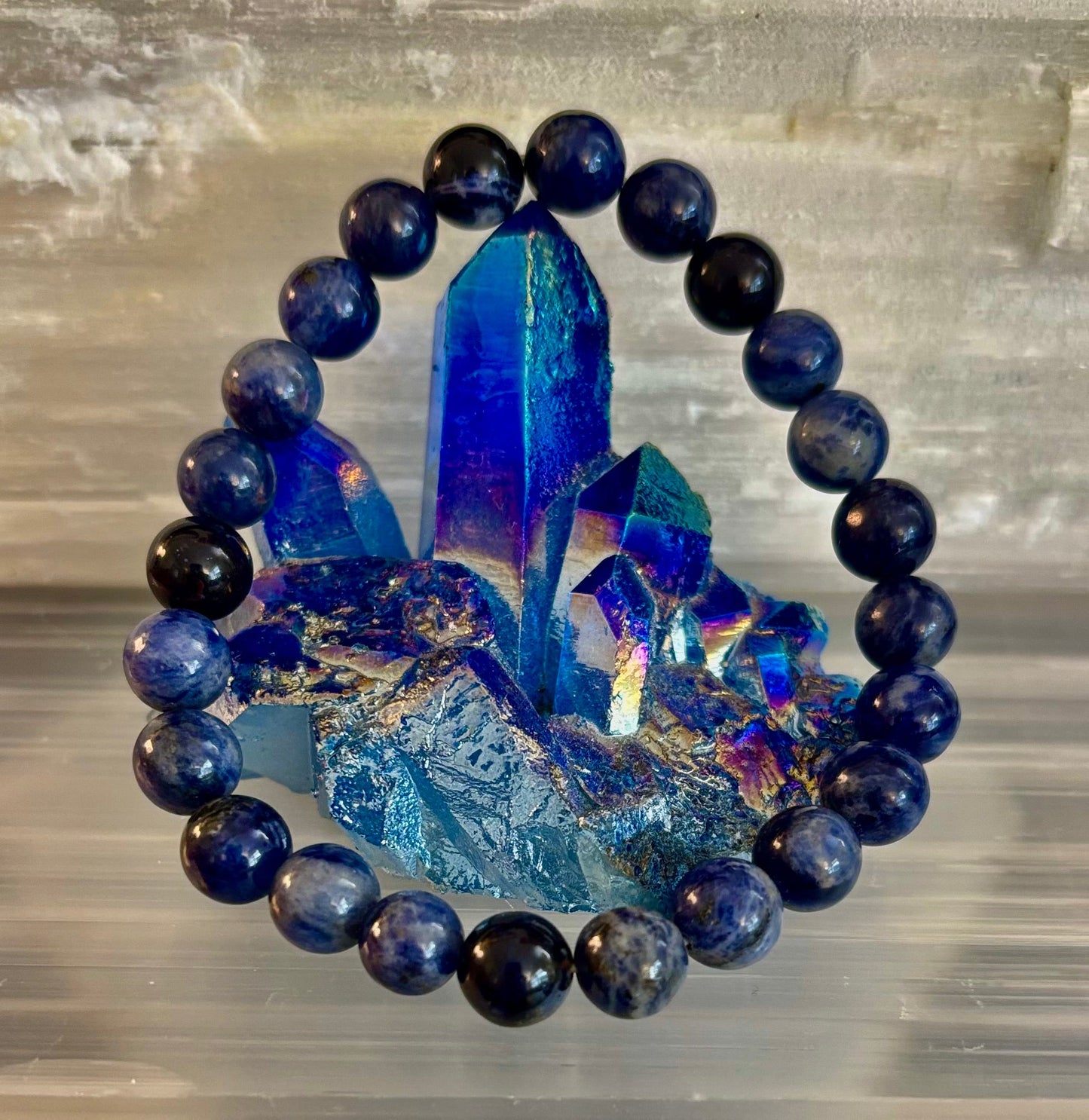Pulsera de gema de sodalita – Intuición, verdad y equilibrio emocional (opciones de tamaño de muñeca pequeño a grande)