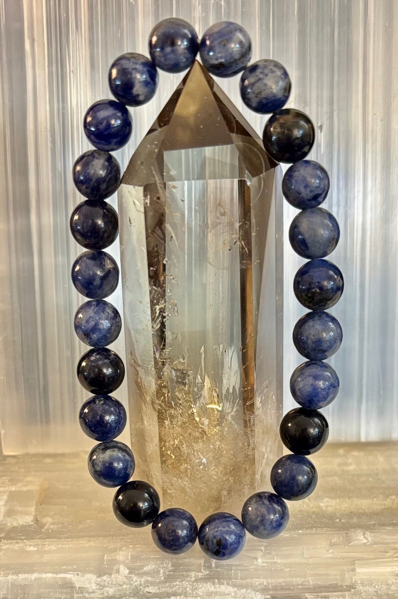 Pulsera de gema de sodalita – Intuición, verdad y equilibrio emocional (opciones de tamaño de muñeca pequeño a grande)