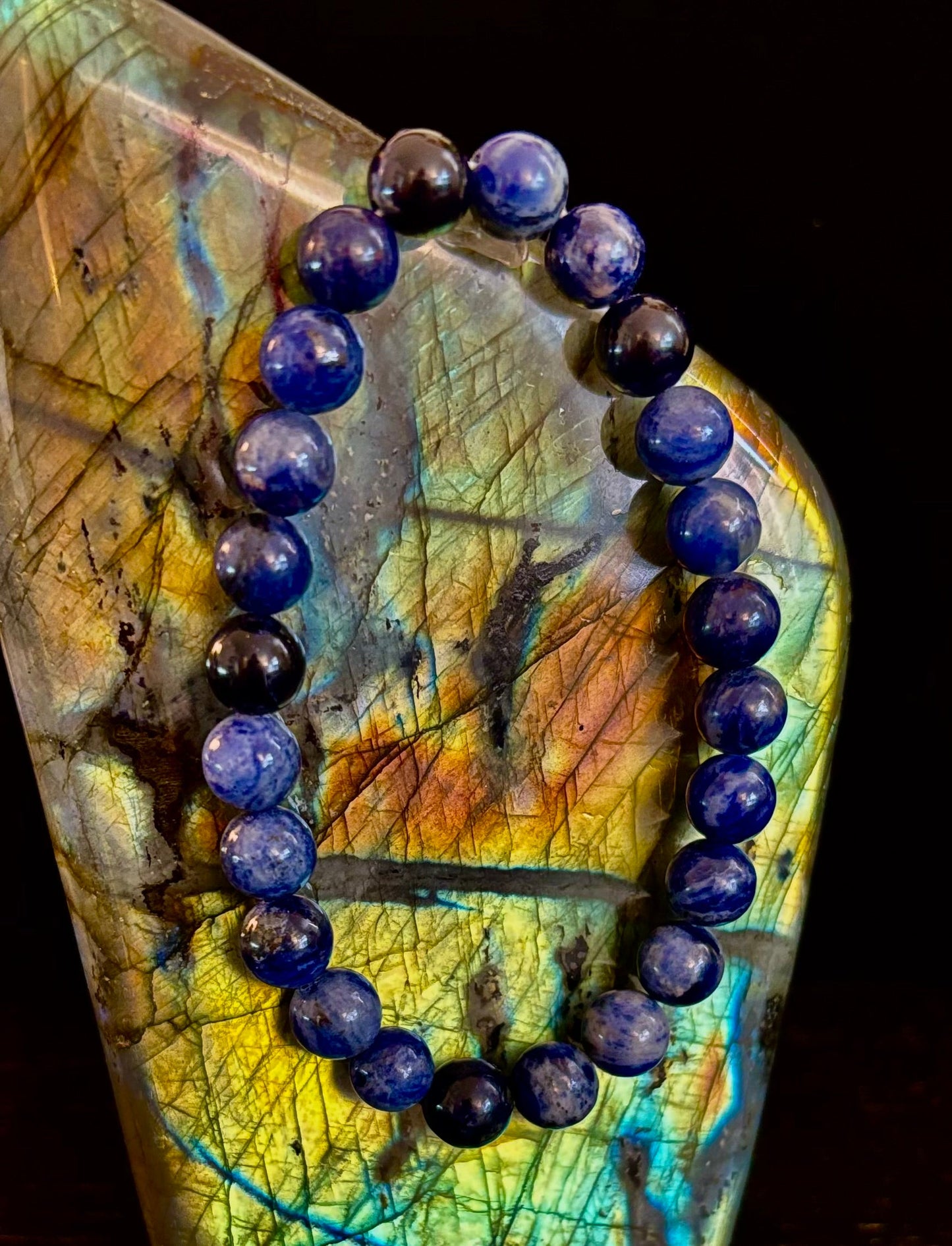 Pulsera de gema de sodalita – Intuición, verdad y equilibrio emocional (opciones de tamaño de muñeca pequeño a grande)