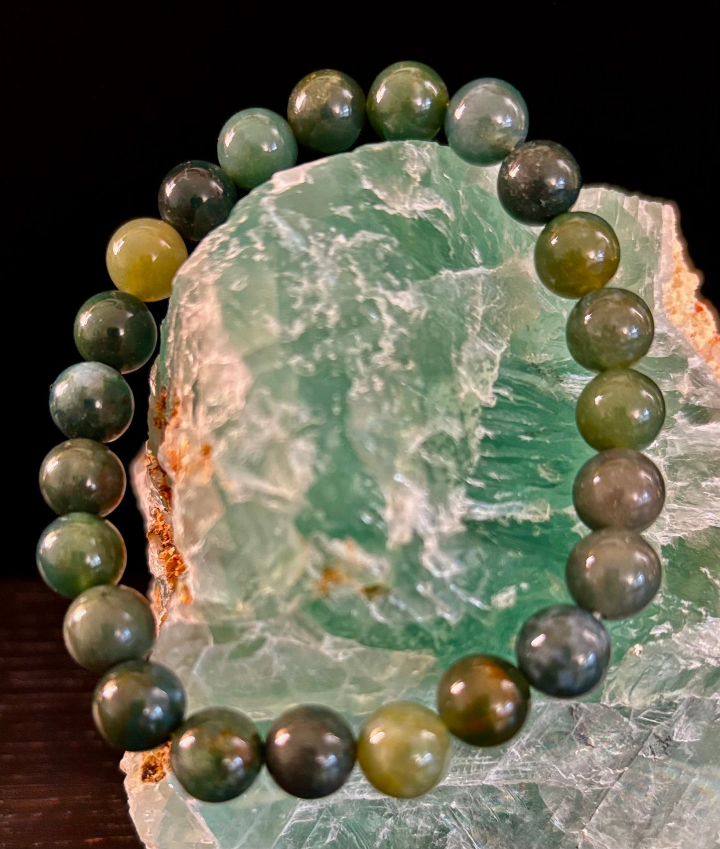 Pulsera de ágata musgosa natural de 8 mm y 10 mm – Joyería para el crecimiento, la abundancia y la conexión a tierra con infusión de Reiki (múltiples tamaños de muñeca)