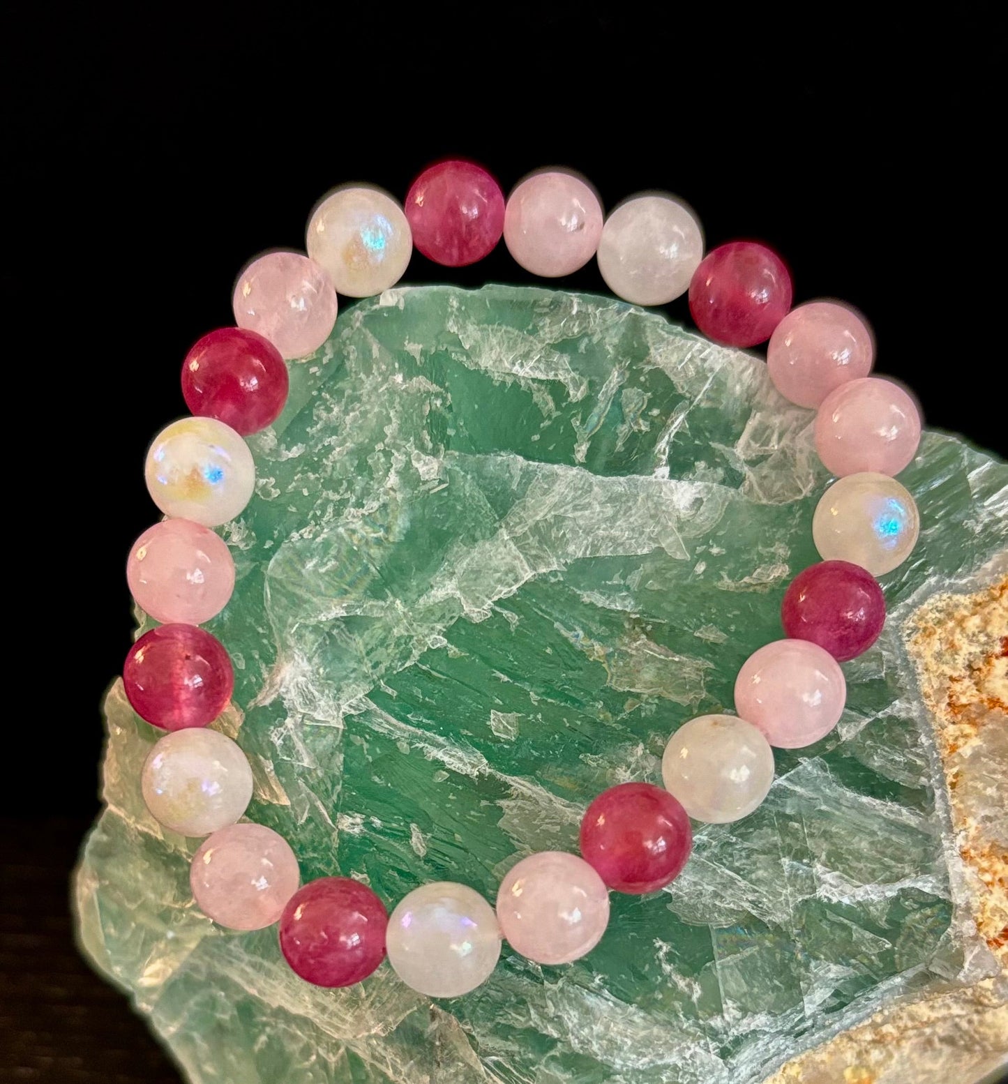 Pulsera para atraer el amor – Piedra lunar, Cuarzo rosa y Cuarzo fresa
