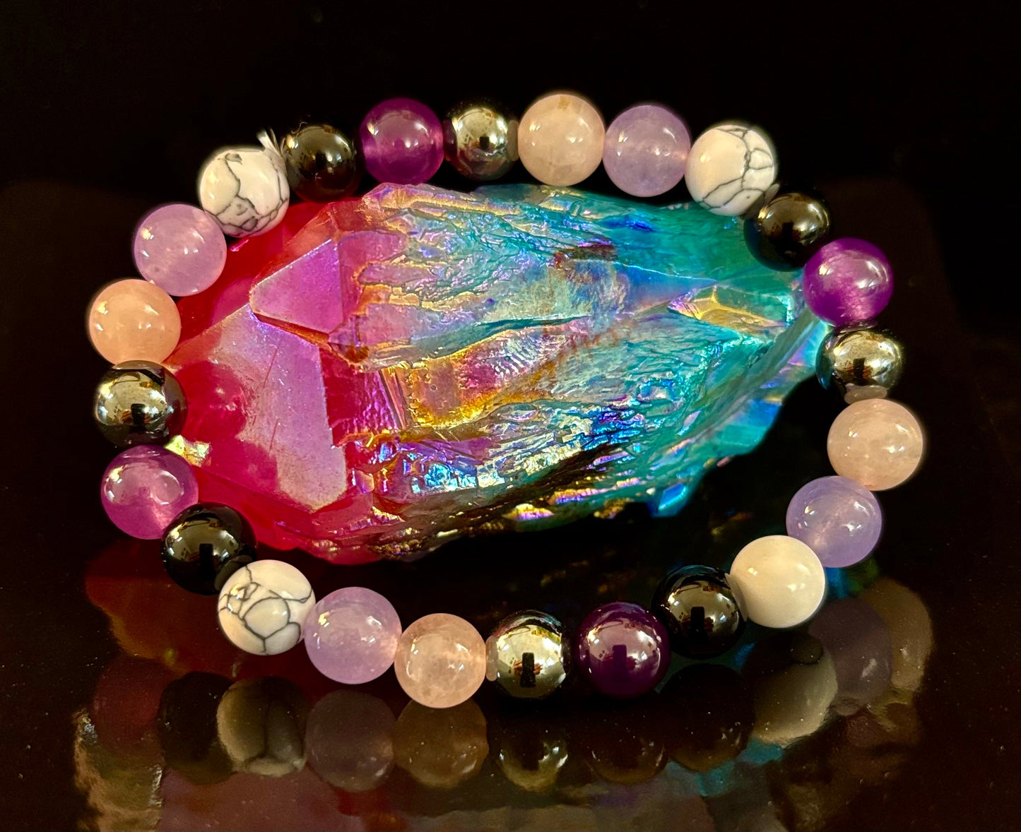 La pulsera de recarga Empath (amatista, cuarzo transparente, cuarzo rosa, howlita blanca, turmalina negra)