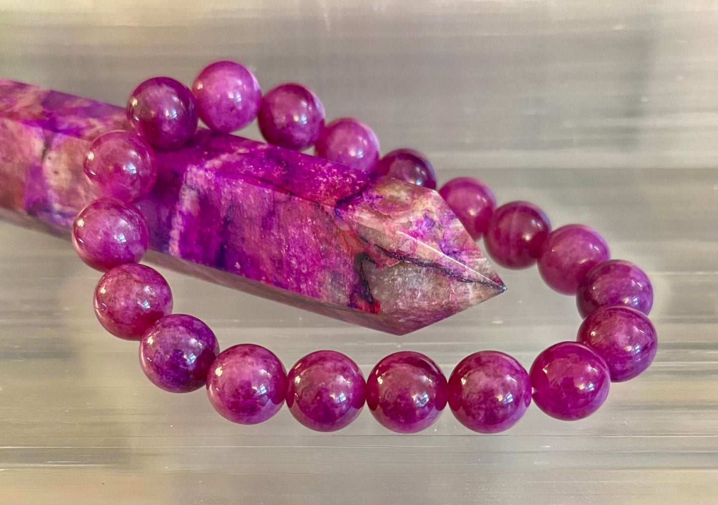 Pulsera de Espodumena Natural (Kunzita) de 10mm Infundida con Reiki para Amor y Sanación Emocional (Muñeca Mediana)