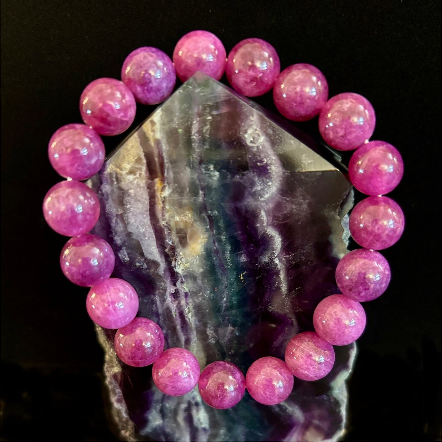 Pulsera de Espodumena Natural (Kunzita) de 10mm Infundida con Reiki para Amor y Sanación Emocional (Muñeca Mediana)
