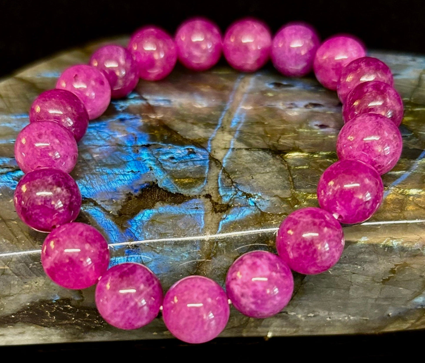 Pulsera de Espodumena Natural (Kunzita) de 10mm Infundida con Reiki para Amor y Sanación Emocional (Muñeca Mediana)