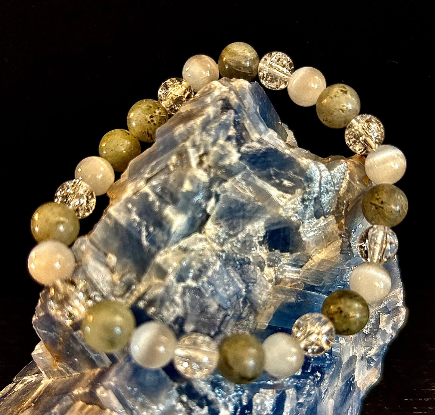 Pulsera Curativa de Trabajadores de la Luz Infundida con Reiki – Labradorita, Cuarzo Craquelado y Selenita
