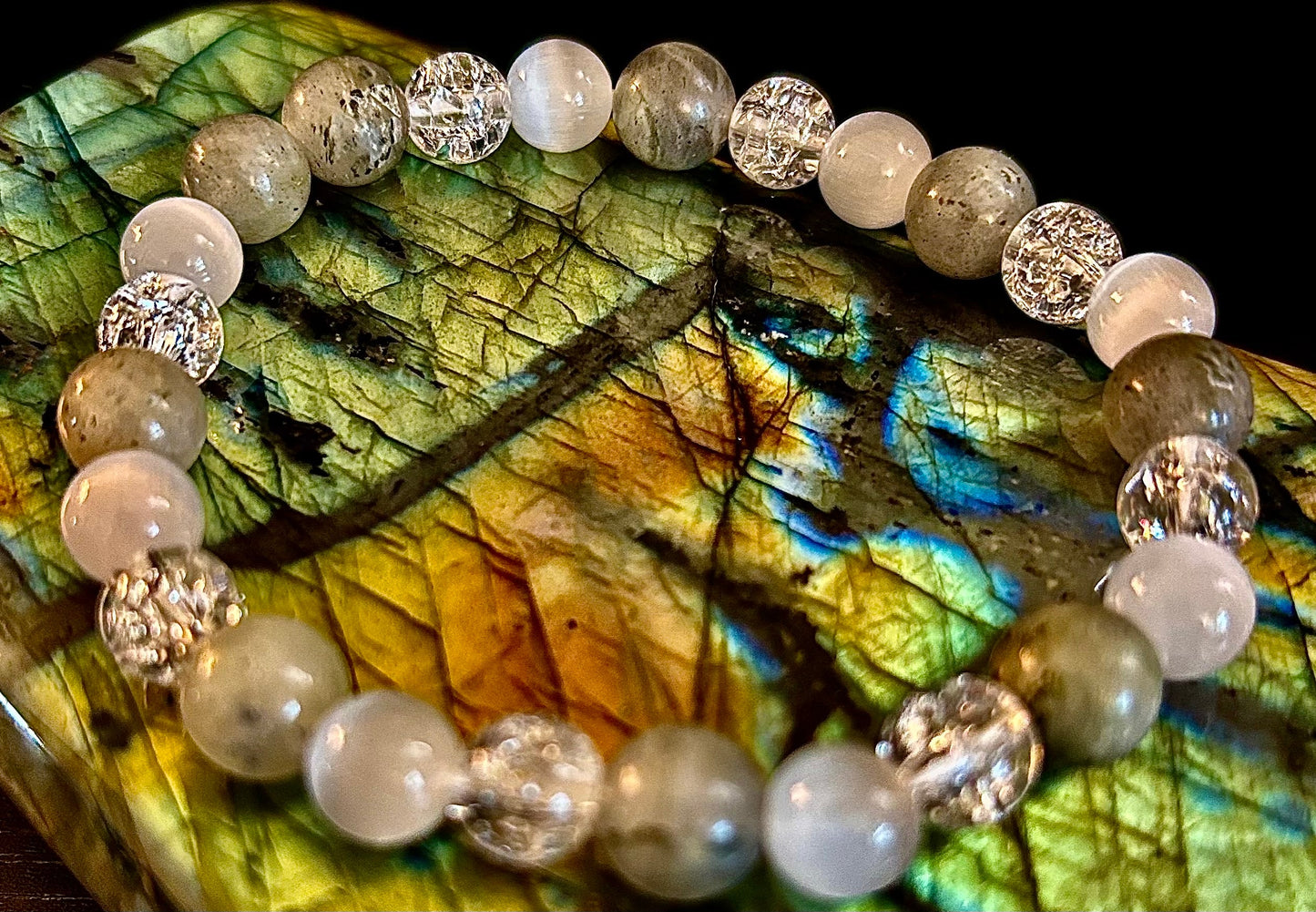 Pulsera Curativa de Trabajadores de la Luz Infundida con Reiki – Labradorita, Cuarzo Craquelado y Selenita