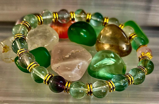 Encuentra la calma con nuestra pulsera de cuarzo rosa y fluorita arcoíris "Paz Interior"