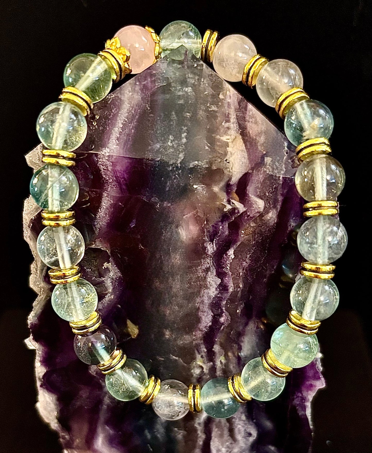 Encuentra la calma con nuestra pulsera de cuarzo rosa y fluorita arcoíris "Paz Interior"