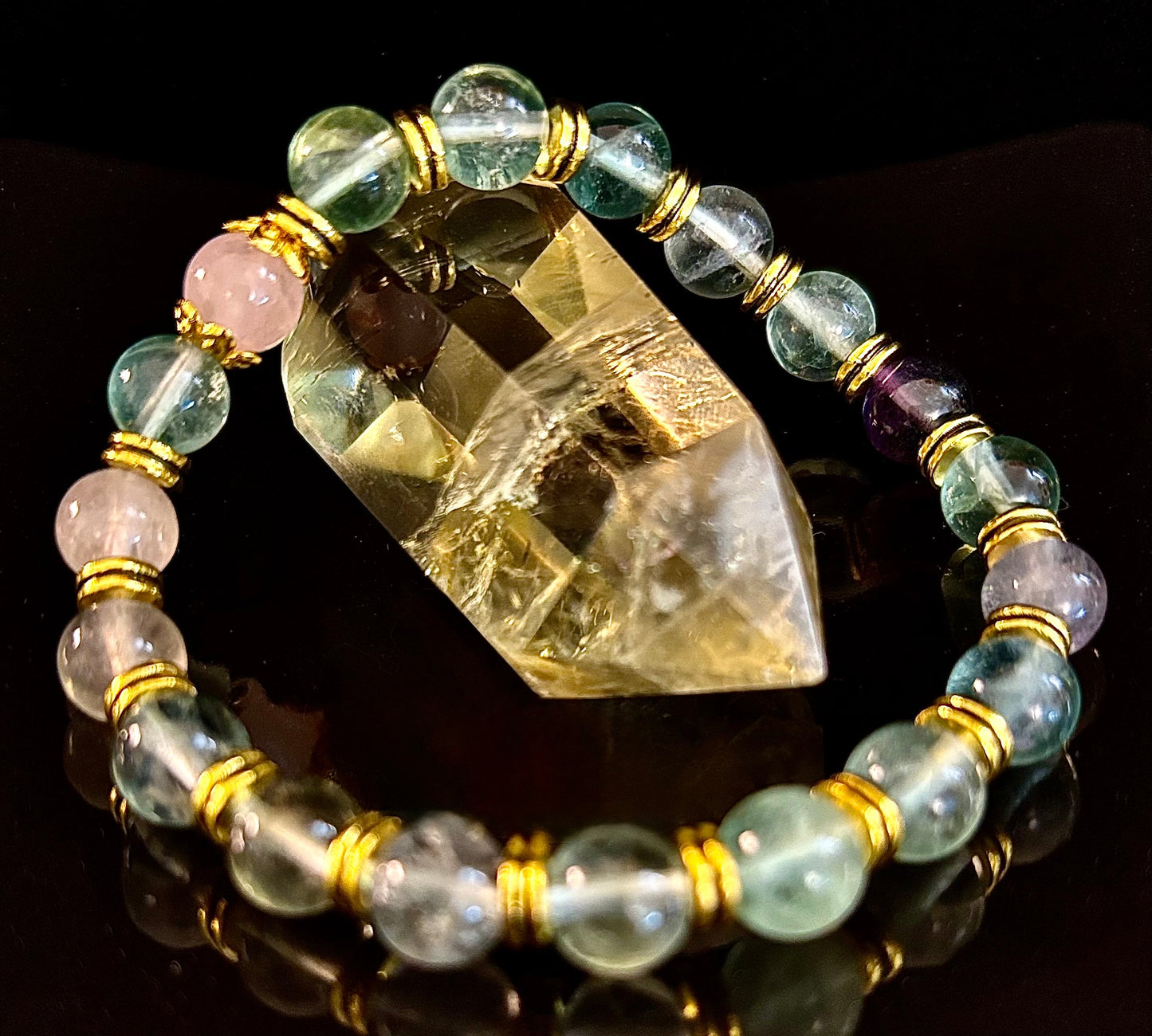 Encuentra la calma con nuestra pulsera de cuarzo rosa y fluorita arcoíris "Paz Interior"