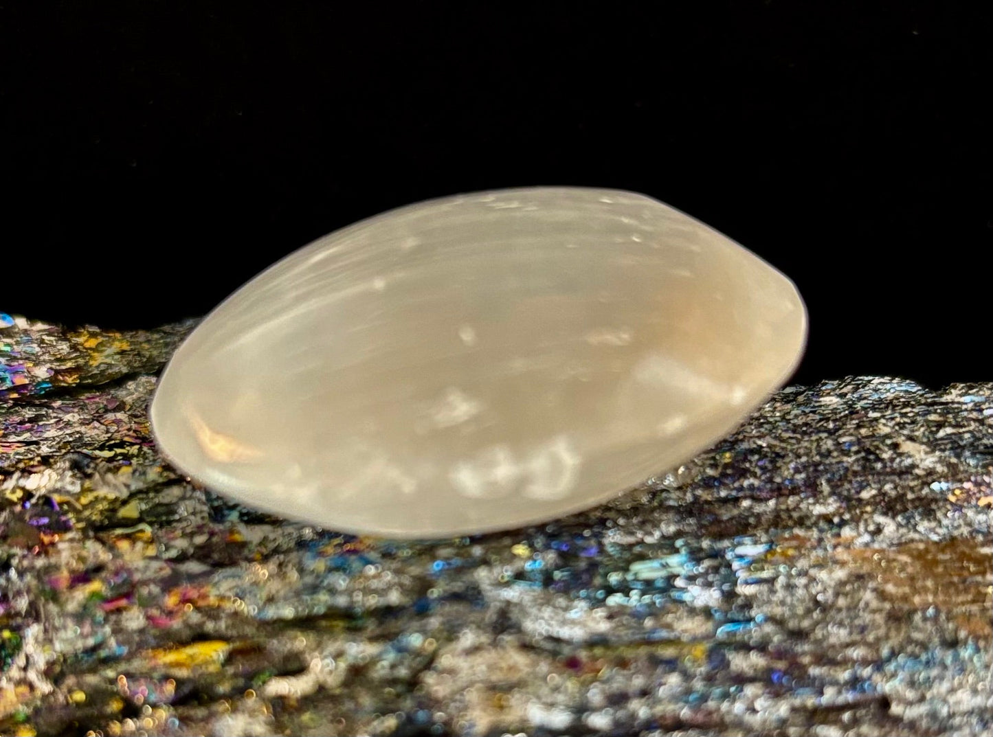 Piedra de palma de selenita – 4 cm (1.57") – Cristal limpiador de aura para sanación energética y claridad