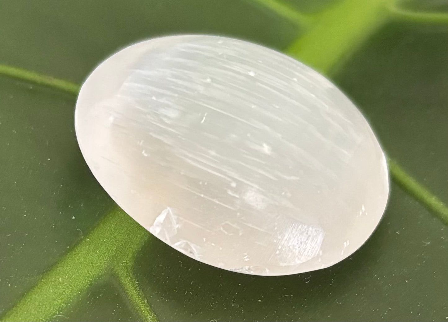 Piedra de palma de selenita – 4 cm (1.57") – Cristal limpiador de aura para sanación energética y claridad
