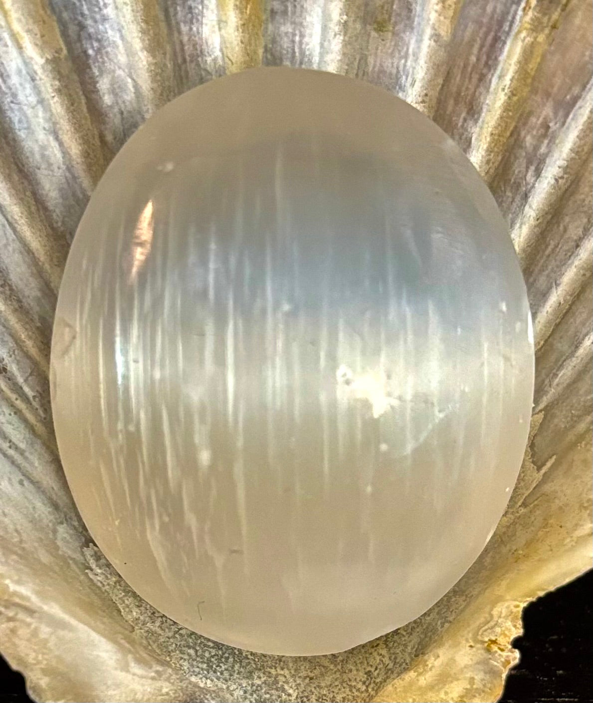 Piedra de palma de selenita – 4 cm (1.57") – Cristal limpiador de aura para sanación energética y claridad