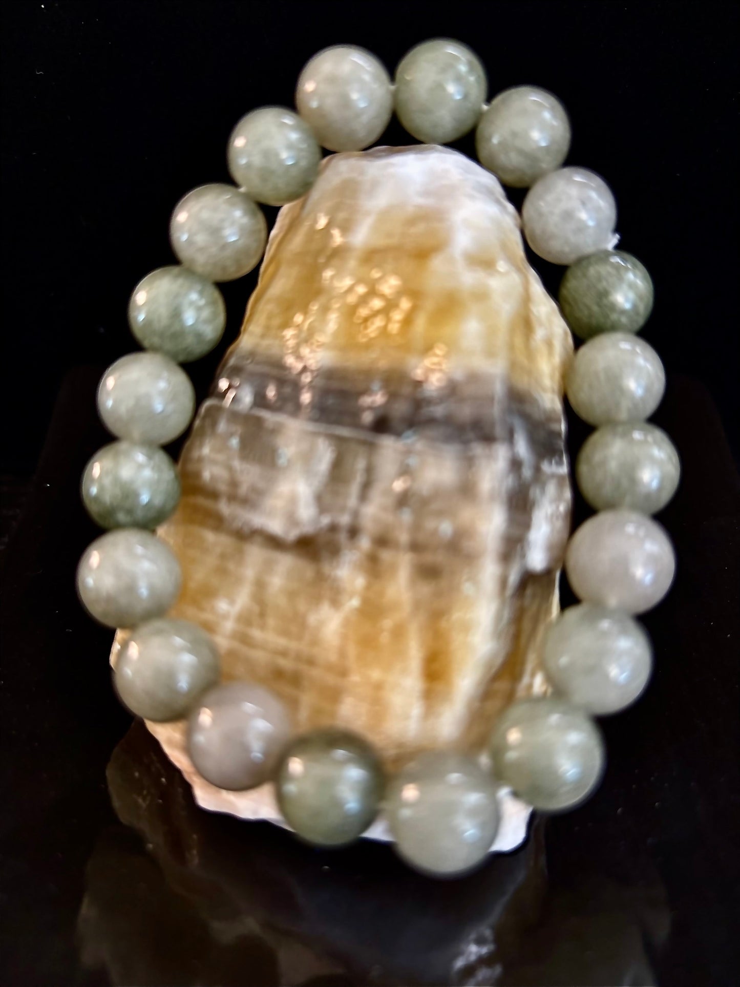 Pulsera de Jade para la Abundancia y Prosperidad – Cuentas de 8mm o 10mm (Muñecas Medianas a Grandes)