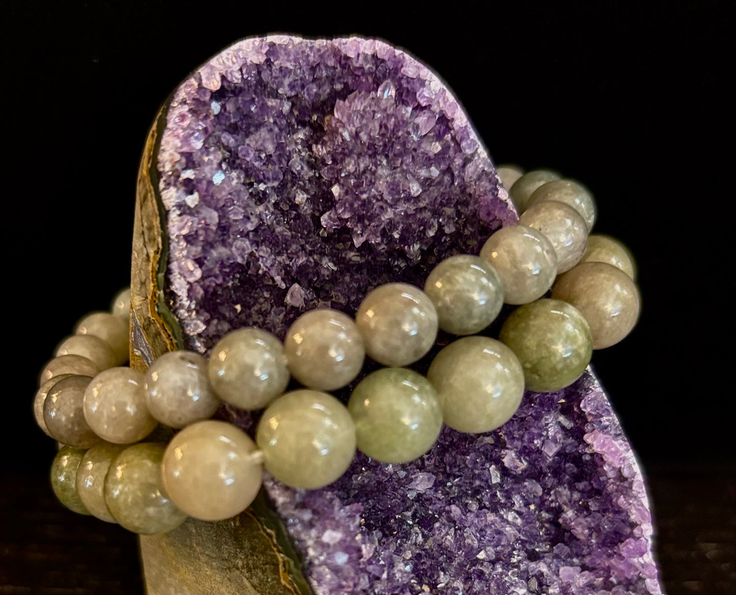 Pulsera de Jade para la Abundancia y Prosperidad – Cuentas de 8mm o 10mm (Muñecas Medianas a Grandes)