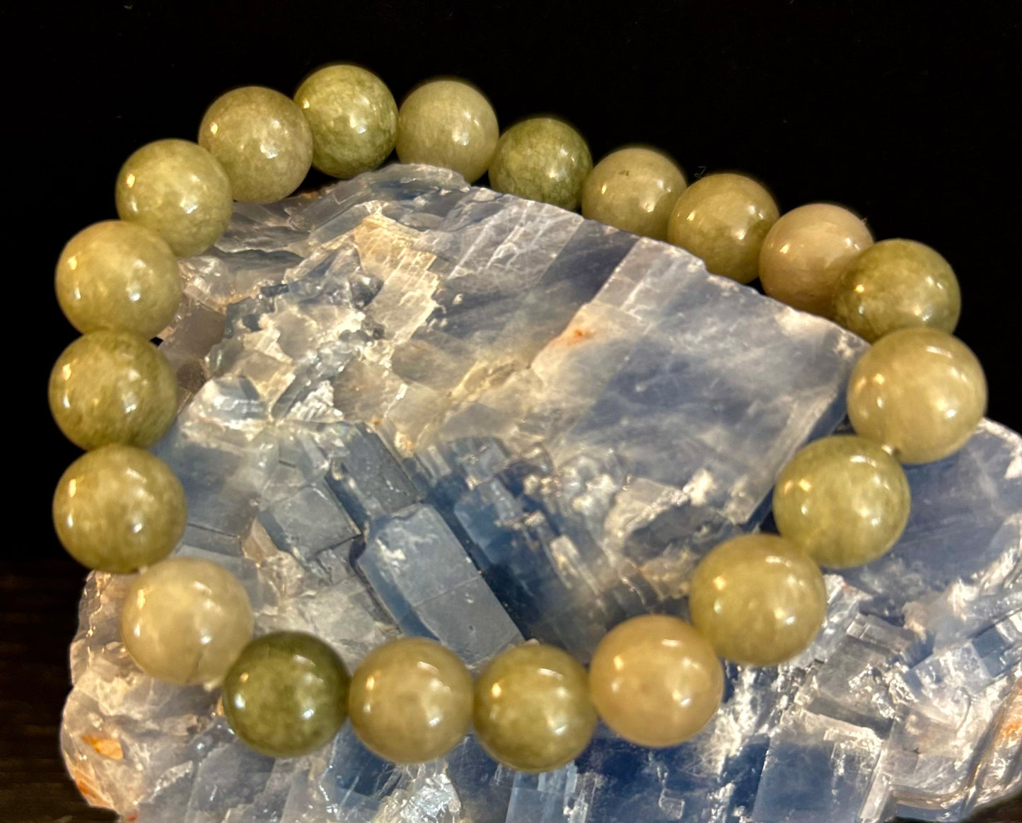 Pulsera de Jade para la Abundancia y Prosperidad – Cuentas de 8mm o 10mm (Muñecas Medianas a Grandes)
