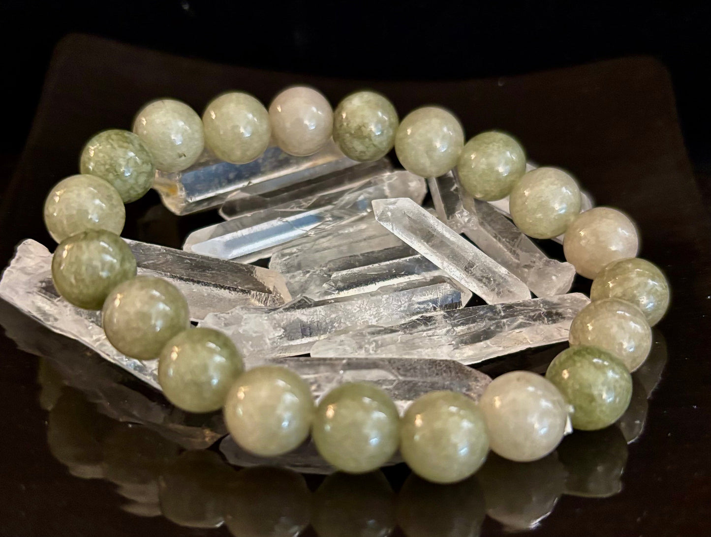 Pulsera de Jade para la Abundancia y Prosperidad – Cuentas de 8mm o 10mm (Muñecas Medianas a Grandes)