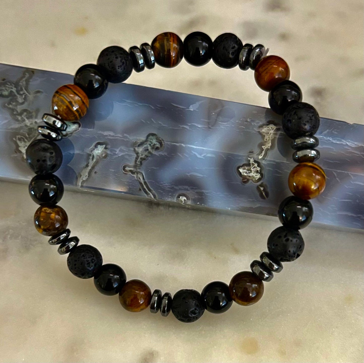 Pulsera energética para hombre – Ojo de tigre, ónix negro y roca de lava con separadores de metal negro (para muñecas grandes)