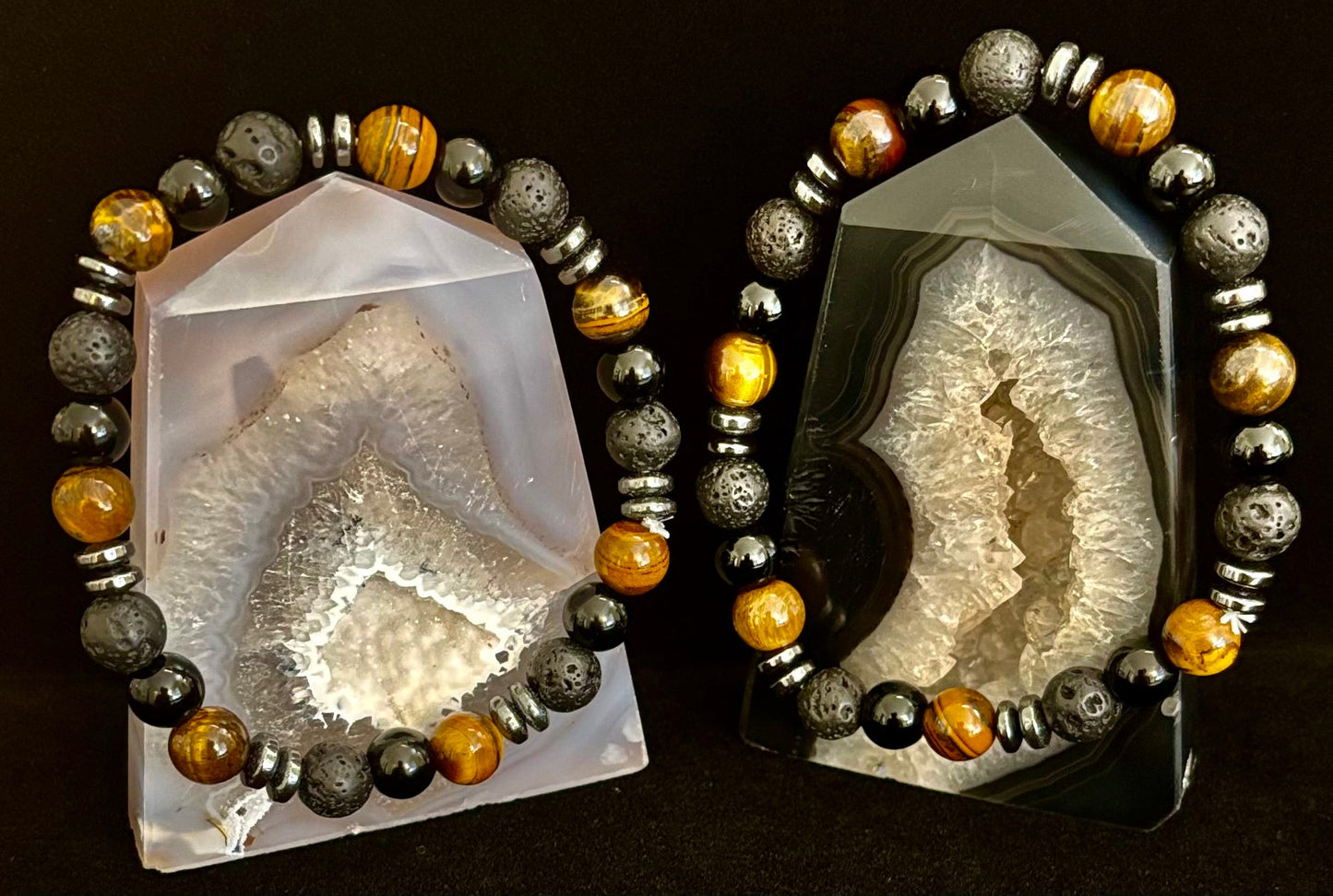 Pulsera energética para hombre – Ojo de tigre, ónix negro y roca de lava con separadores de metal negro (para muñecas grandes)