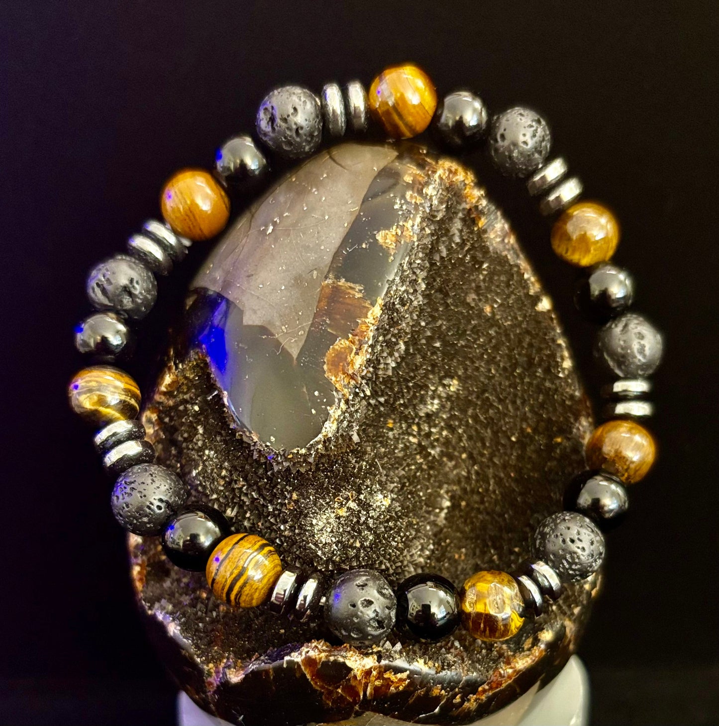 Pulsera energética para hombre – Ojo de tigre, ónix negro y roca de lava con separadores de metal negro (para muñecas grandes)