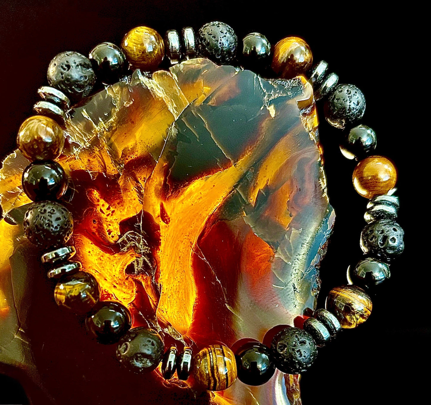 Pulsera energética para hombre – Ojo de tigre, ónix negro y roca de lava con separadores de metal negro (para muñecas grandes)