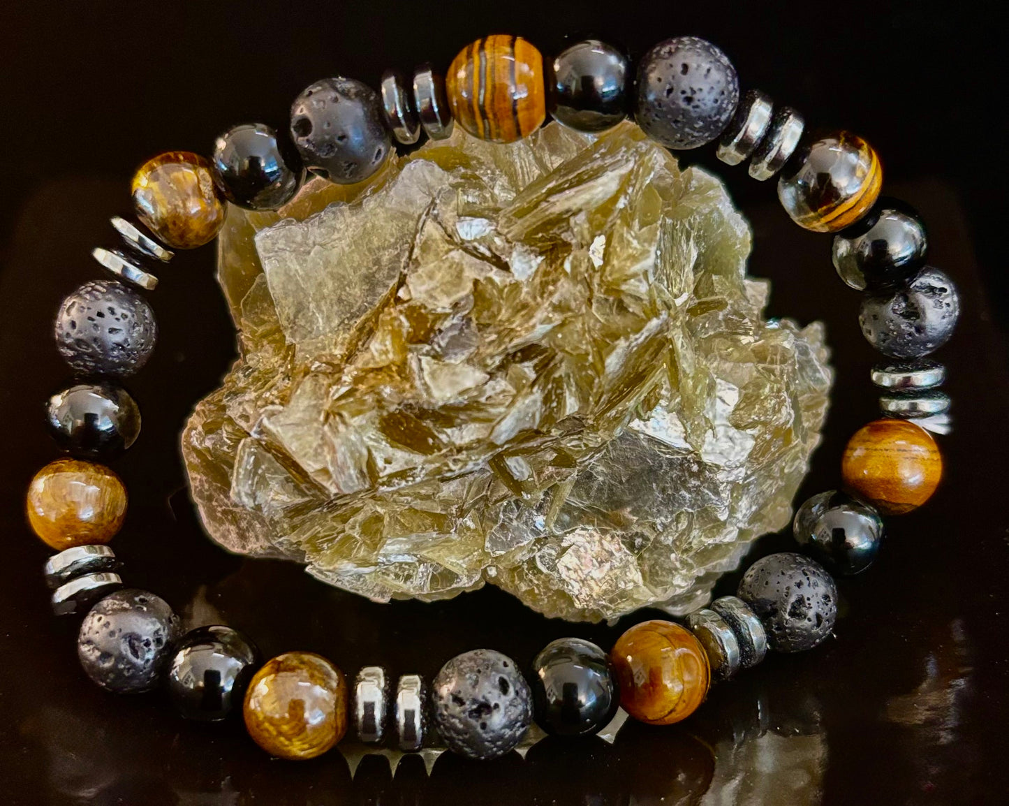 Pulsera energética para hombre – Ojo de tigre, ónix negro y roca de lava con separadores de metal negro (para muñecas grandes)