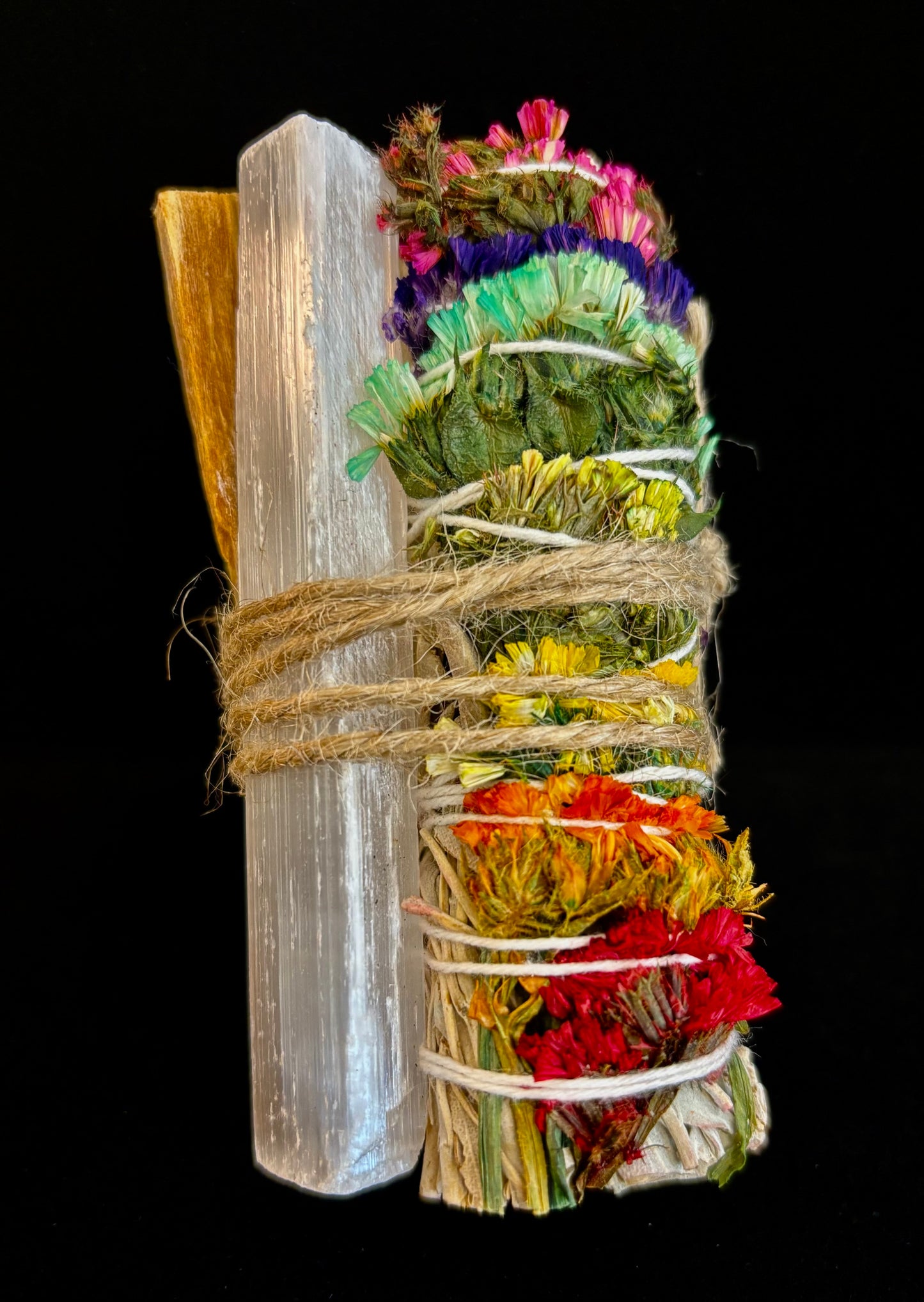 Atado para sahumerios de salvia con chakras de 4" con palo santo y selenita en bruto – de origen ético de México