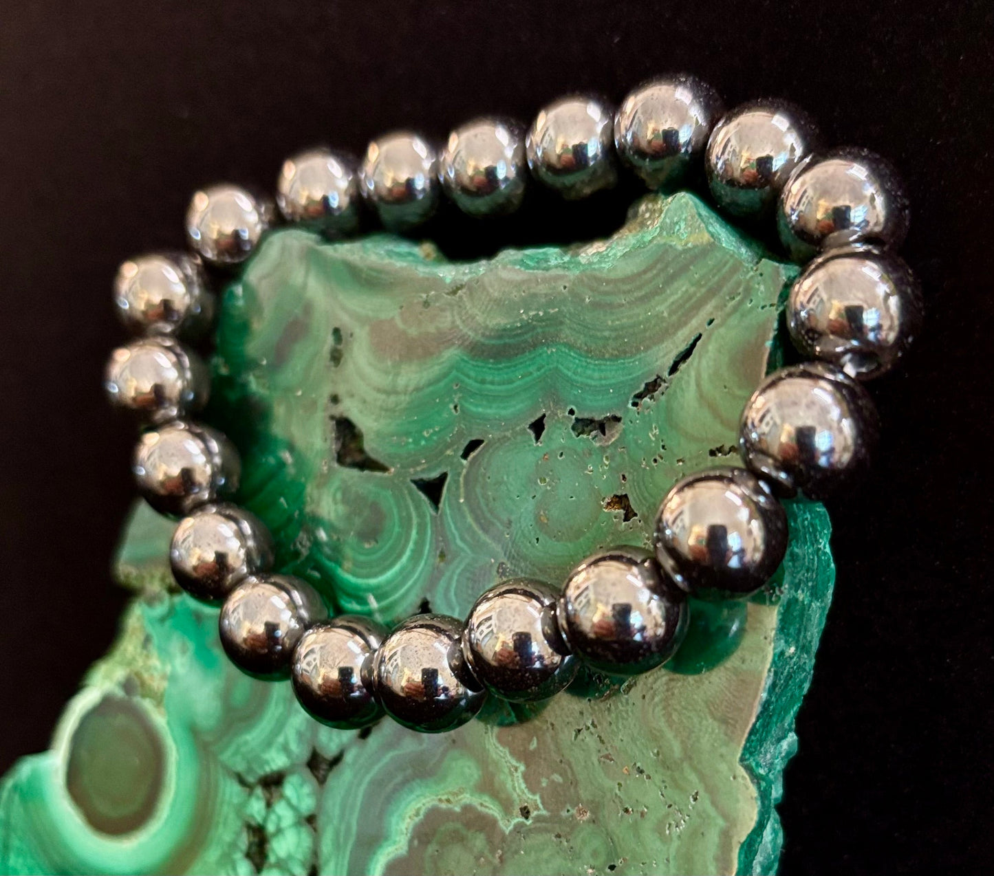 Pulsera de Hematita para Conexión a Tierra y Protección – Piedra Curativa para el Chakra Raíz para Confianza, Claridad y Estabilidad (Opciones de 6mm, 8mm, 10mm)