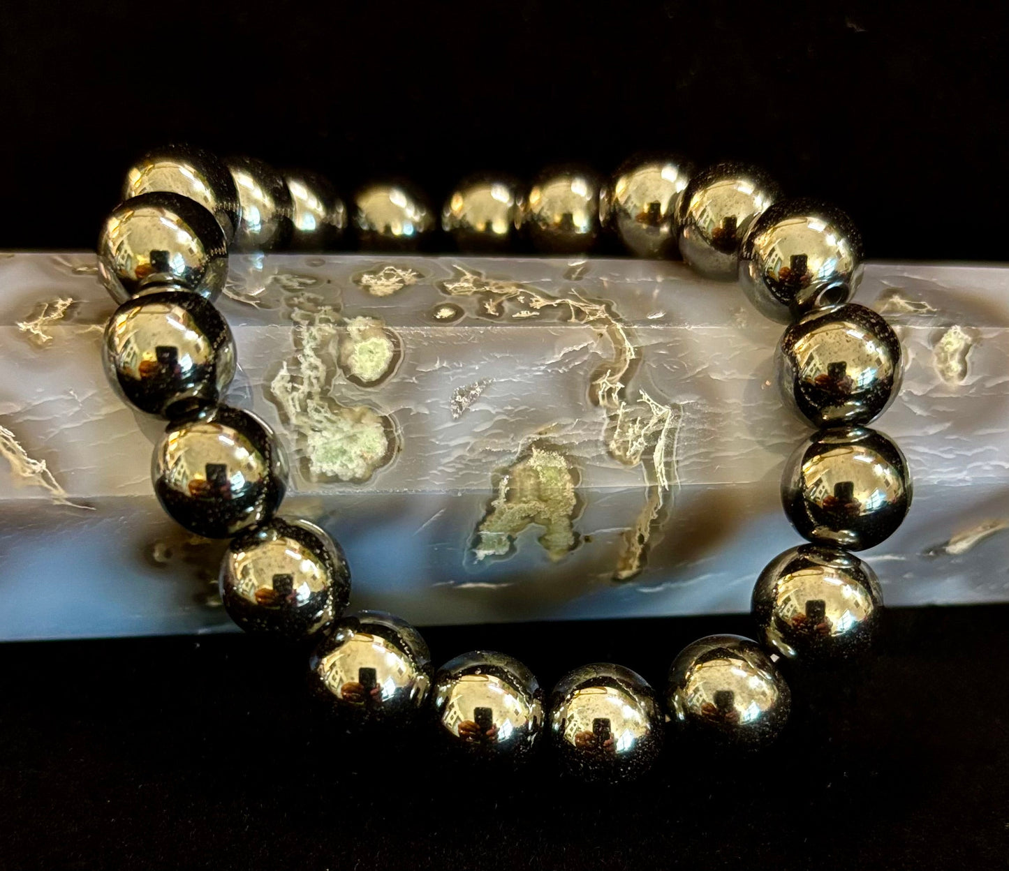 Pulsera de Hematita para Conexión a Tierra y Protección – Piedra Curativa para el Chakra Raíz para Confianza, Claridad y Estabilidad (Opciones de 6mm, 8mm, 10mm)