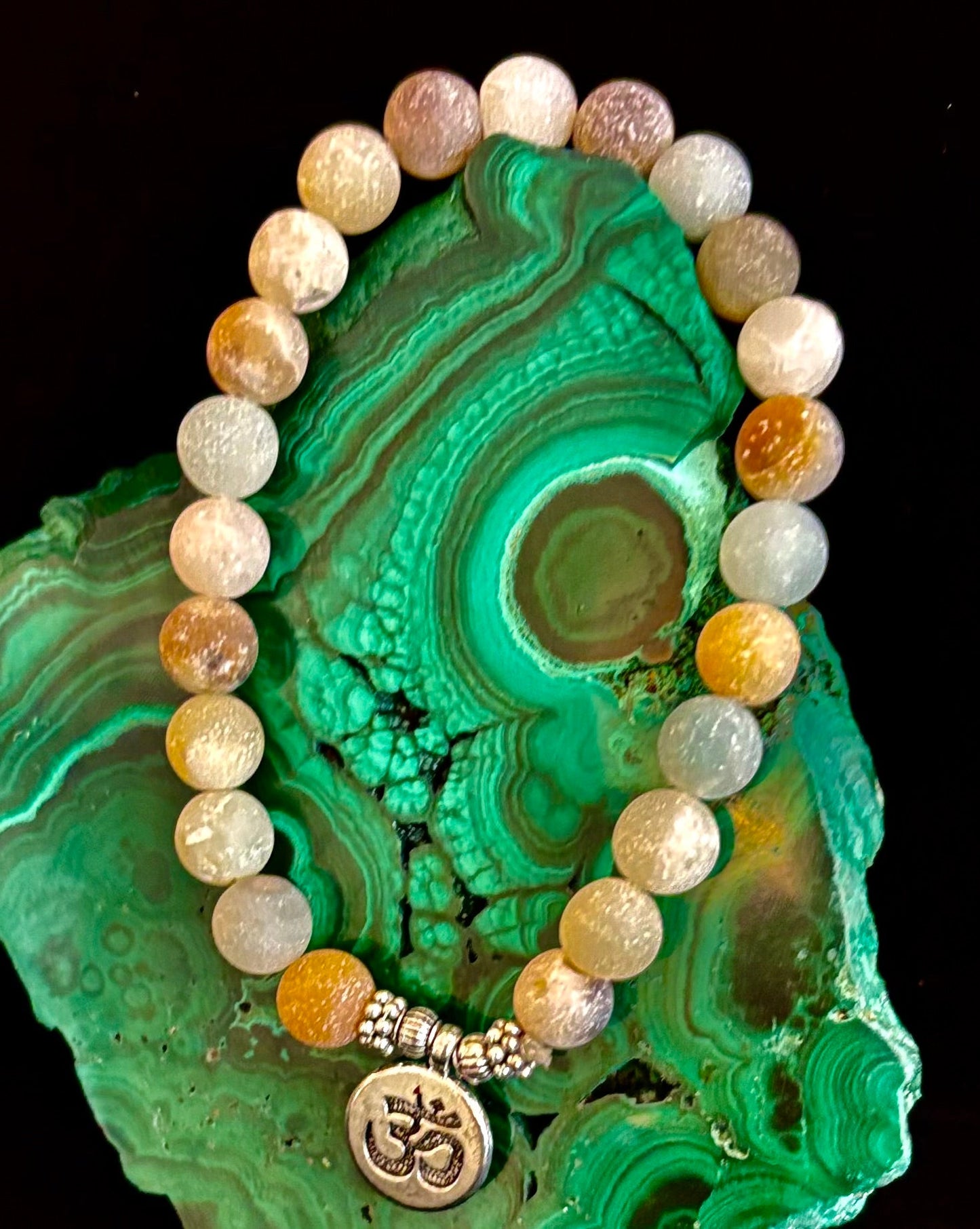 Pulsera de chakras curativos de amazonita – 3 opciones de dijes: Loto, Buda u Om