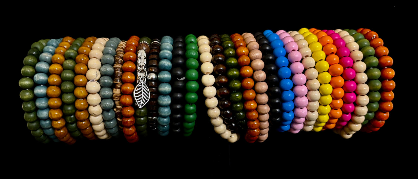 Vibras Bohemias: Juego de Pulseras de Cuentas de Madera Hechas a Mano (Paquete de 5)