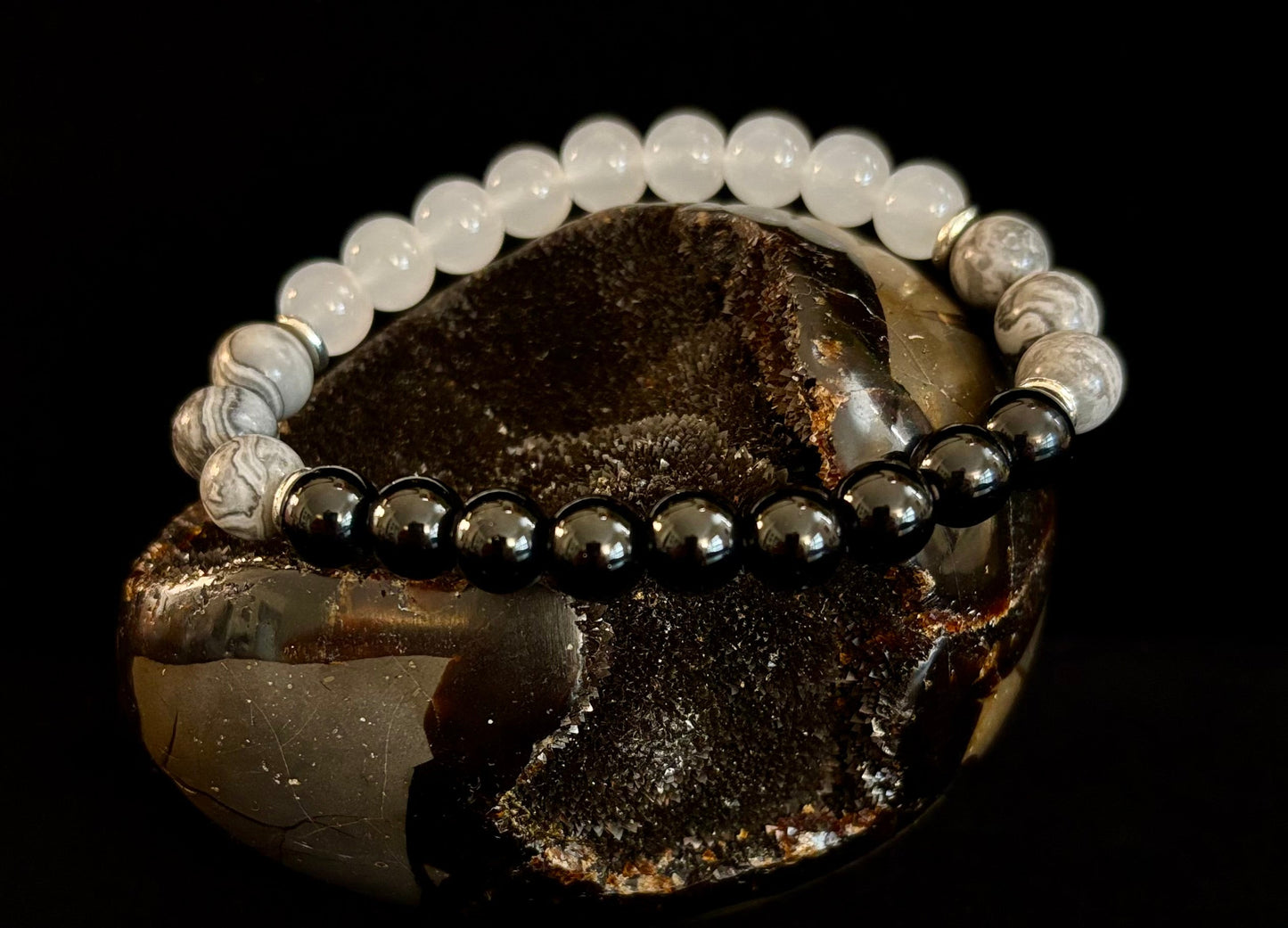 Pulsera de protección fabulosa "Wicked Trio" — Escudo energético de turmalina negra, labradorita y piedra luna infundidas con reiki