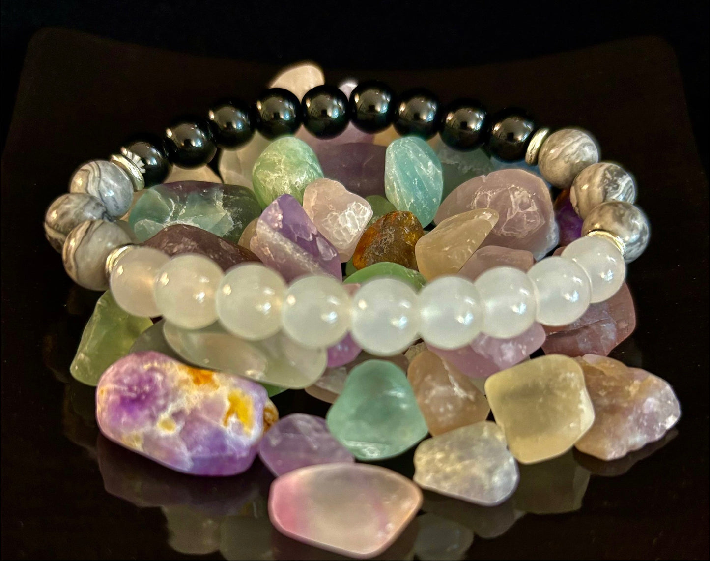 Pulsera de protección fabulosa "Wicked Trio" — Escudo energético de turmalina negra, labradorita y piedra luna infundidas con reiki