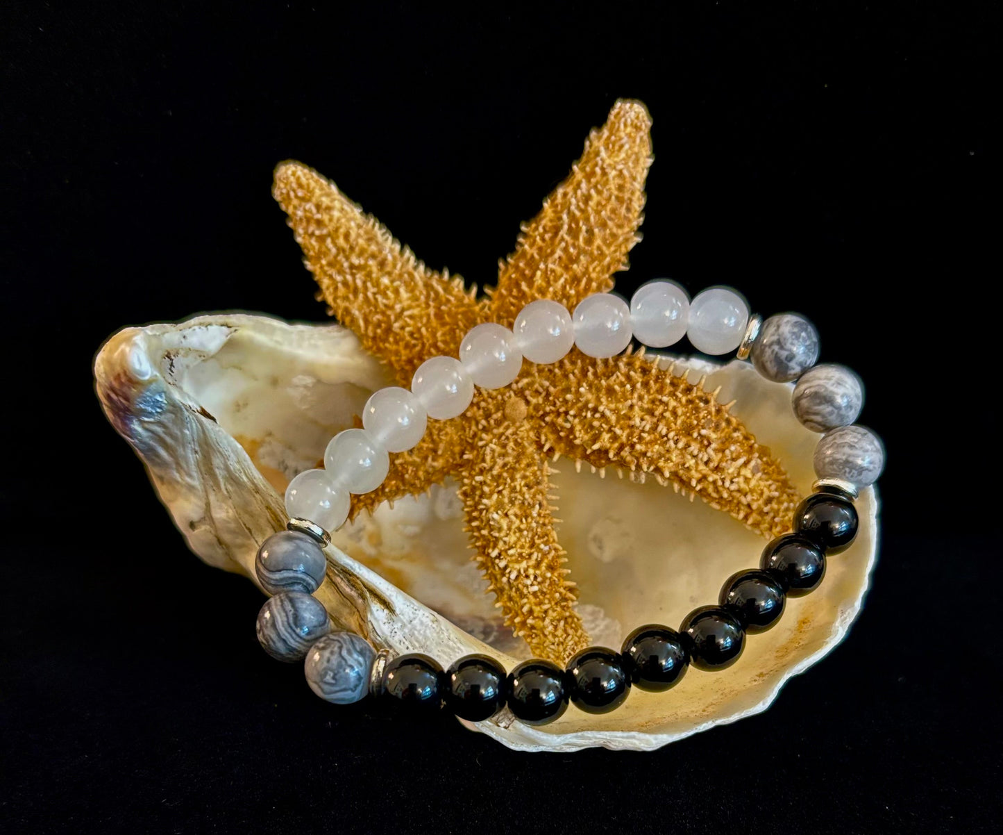 Pulsera de protección fabulosa "Wicked Trio" — Escudo energético de turmalina negra, labradorita y piedra luna infundidas con reiki