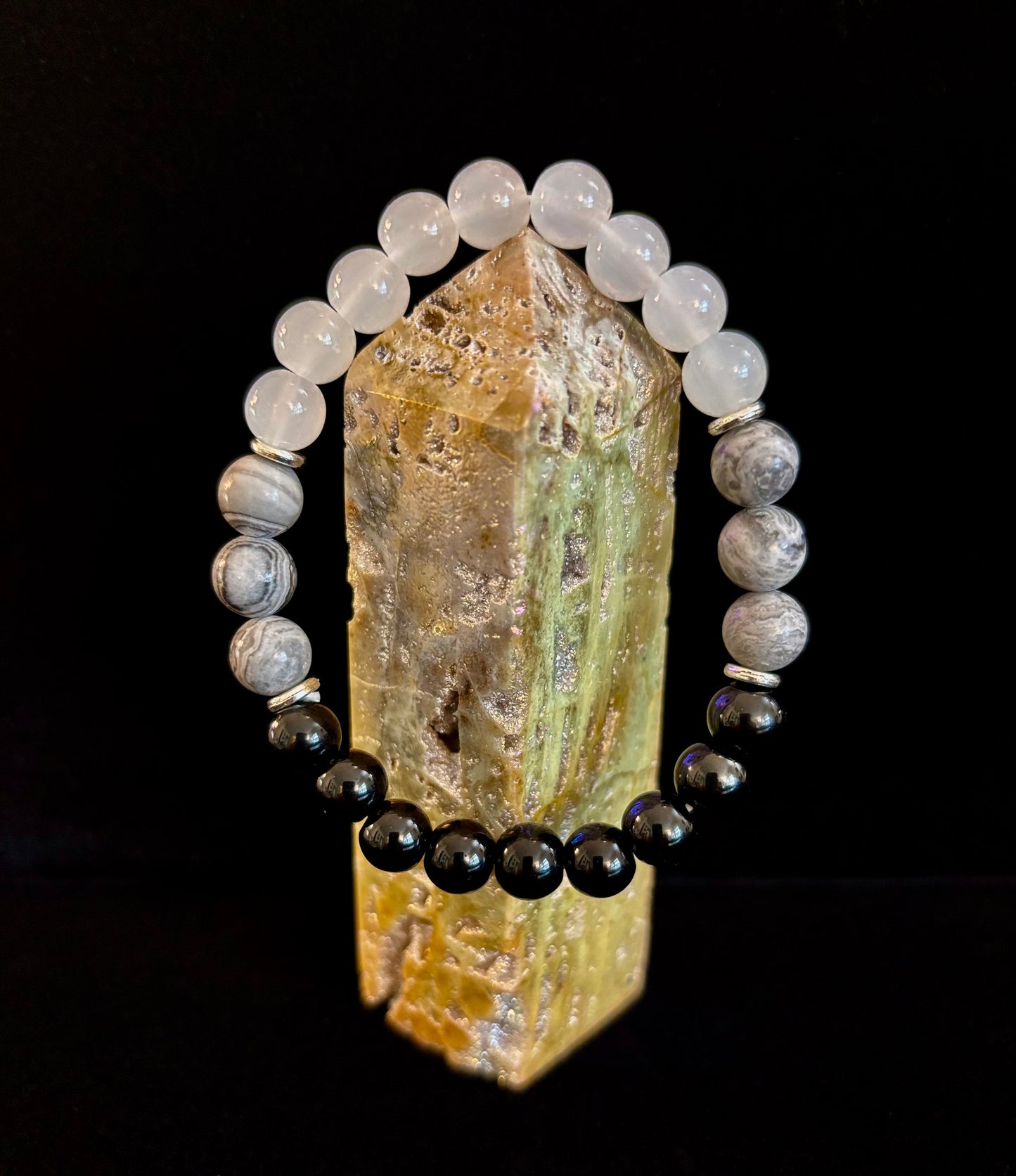Pulsera de protección fabulosa "Wicked Trio" — Escudo energético de turmalina negra, labradorita y piedra luna infundidas con reiki