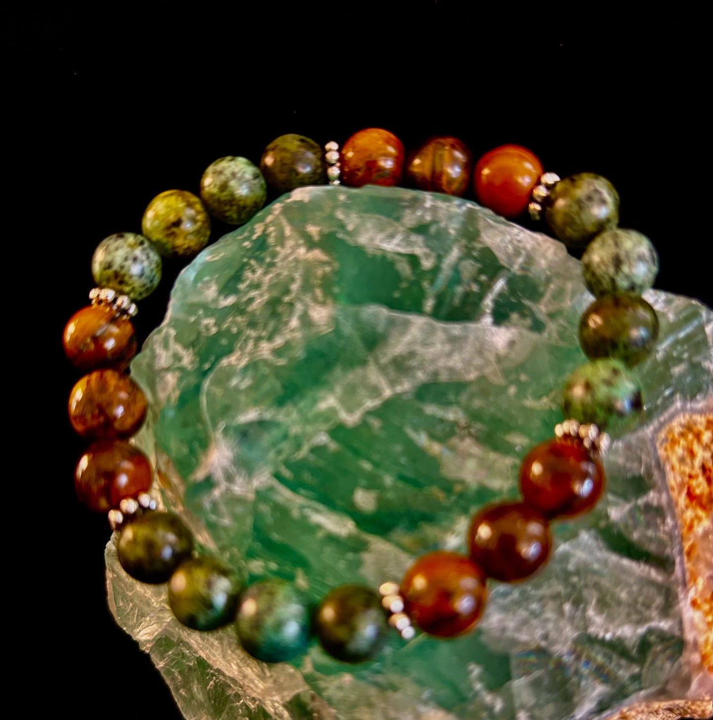 Pulsera de cuentas de ojo de tigre y turquesa africana para muñecas pequeñas – Aumenta la confianza y el coraje