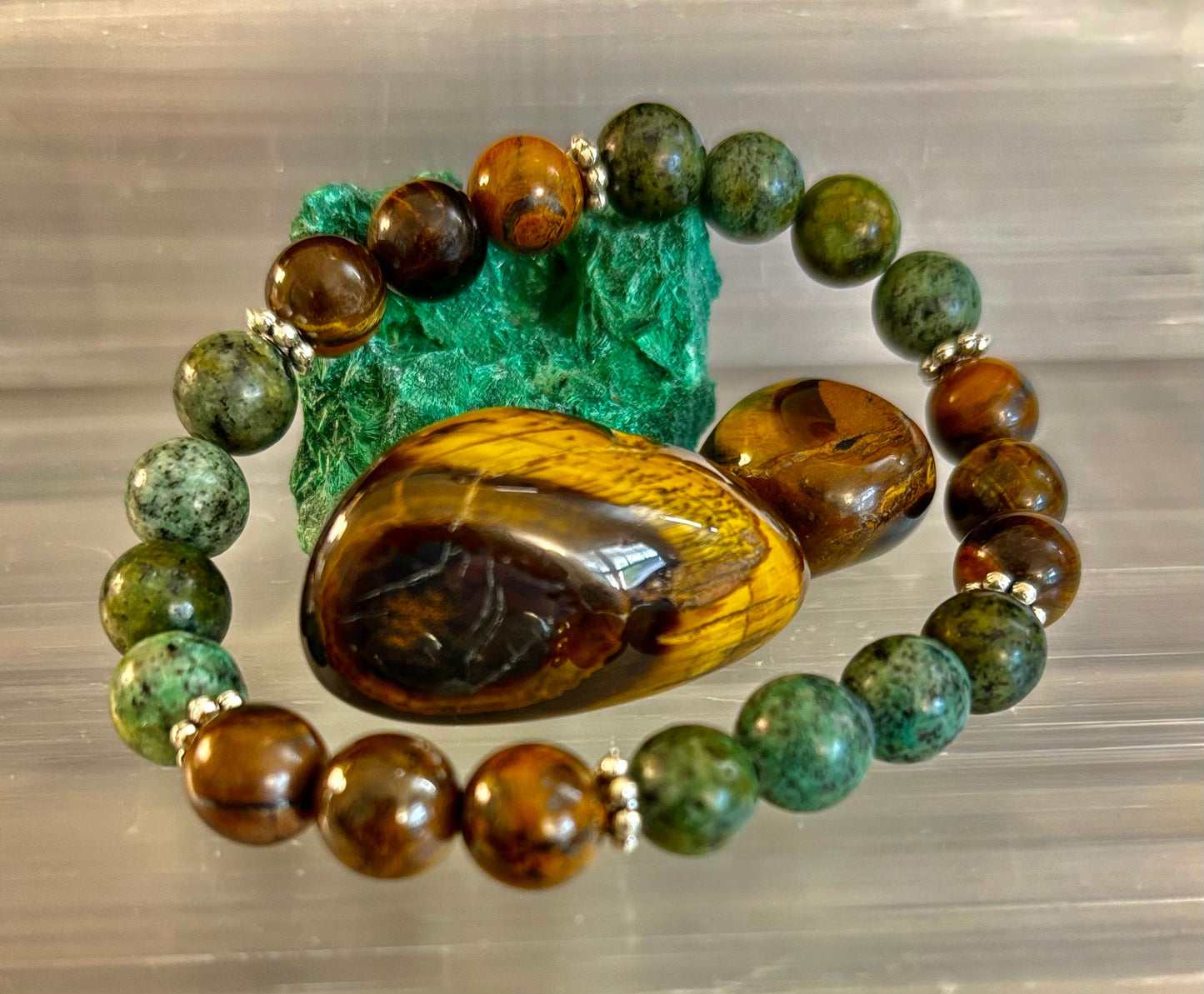 Pulsera de cuentas de ojo de tigre y turquesa africana para muñecas pequeñas – Aumenta la confianza y el coraje