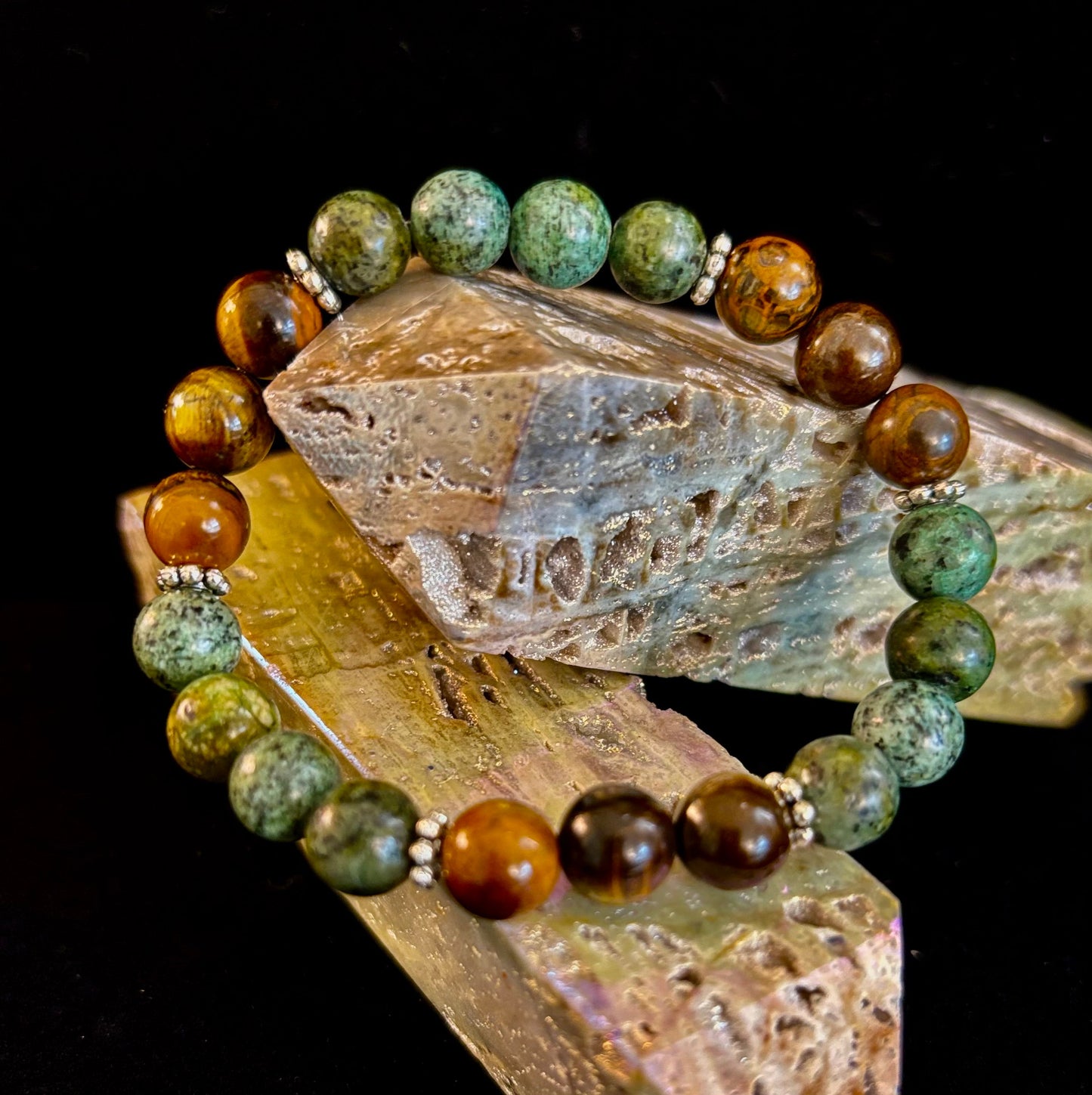 Pulsera de cuentas de ojo de tigre y turquesa africana para muñecas pequeñas – Aumenta la confianza y el coraje