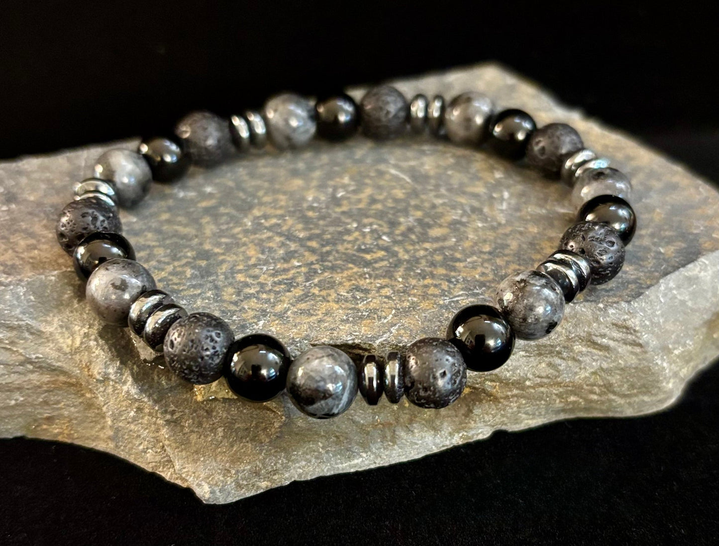 Pulsera de guerrero místico para hombre – Labradorita, ónix negro y roca de lava con espaciadores de metal negro (se adapta a muñecas grandes)