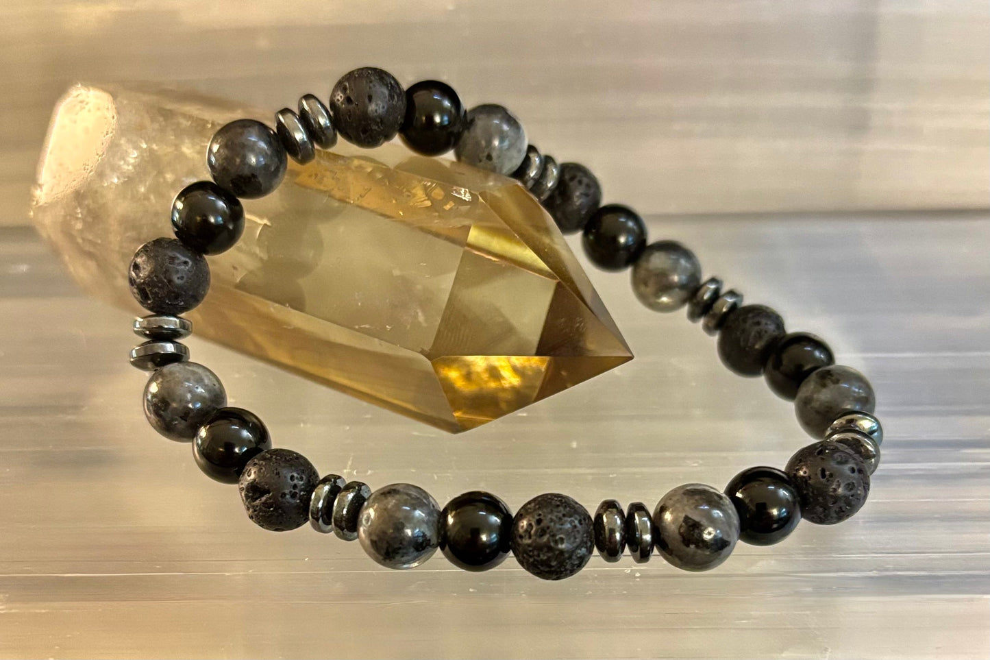 Pulsera de guerrero místico para hombre – Labradorita, ónix negro y roca de lava con espaciadores de metal negro (se adapta a muñecas grandes)