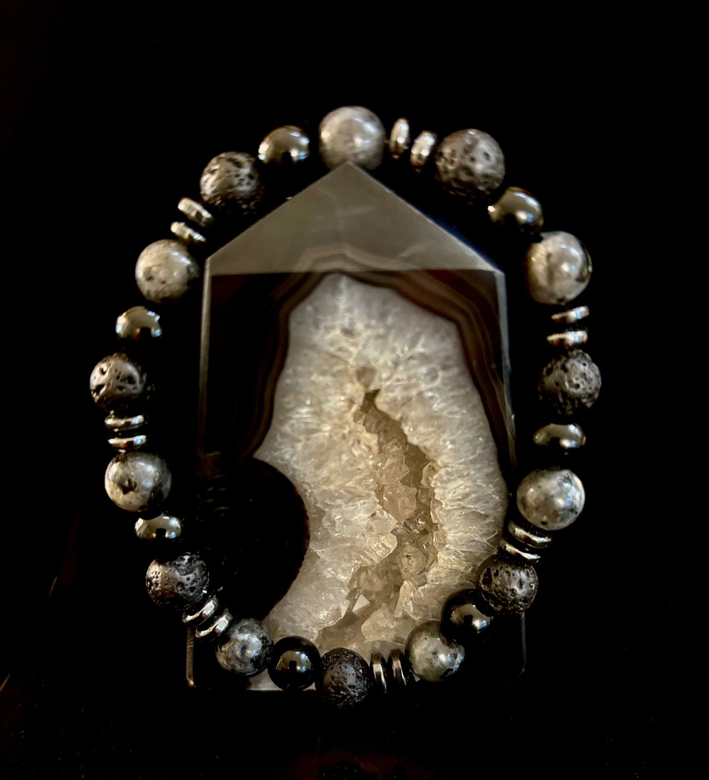 Pulsera de guerrero místico para hombre – Labradorita, ónix negro y roca de lava con espaciadores de metal negro (se adapta a muñecas grandes)