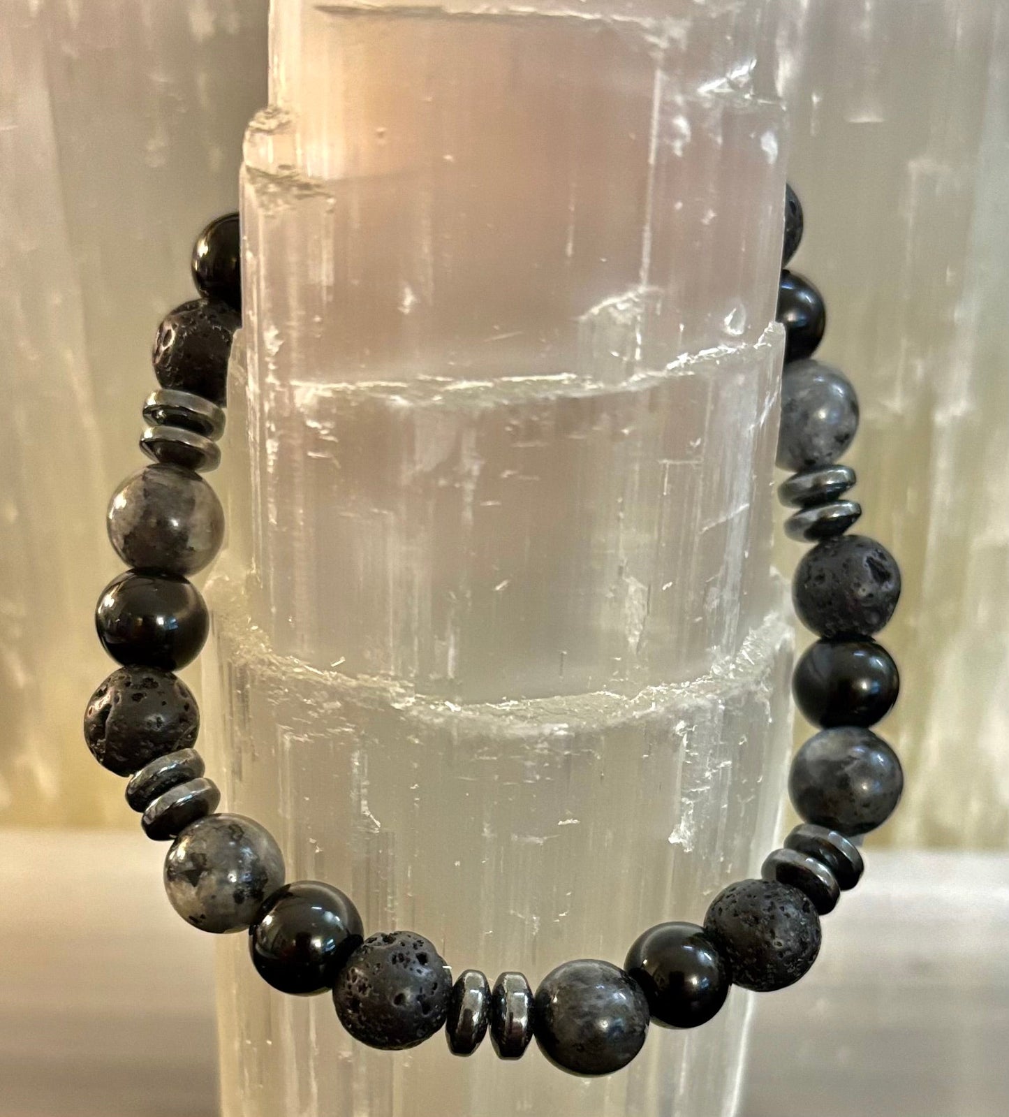 Pulsera de guerrero místico para hombre – Labradorita, ónix negro y roca de lava con espaciadores de metal negro (se adapta a muñecas grandes)