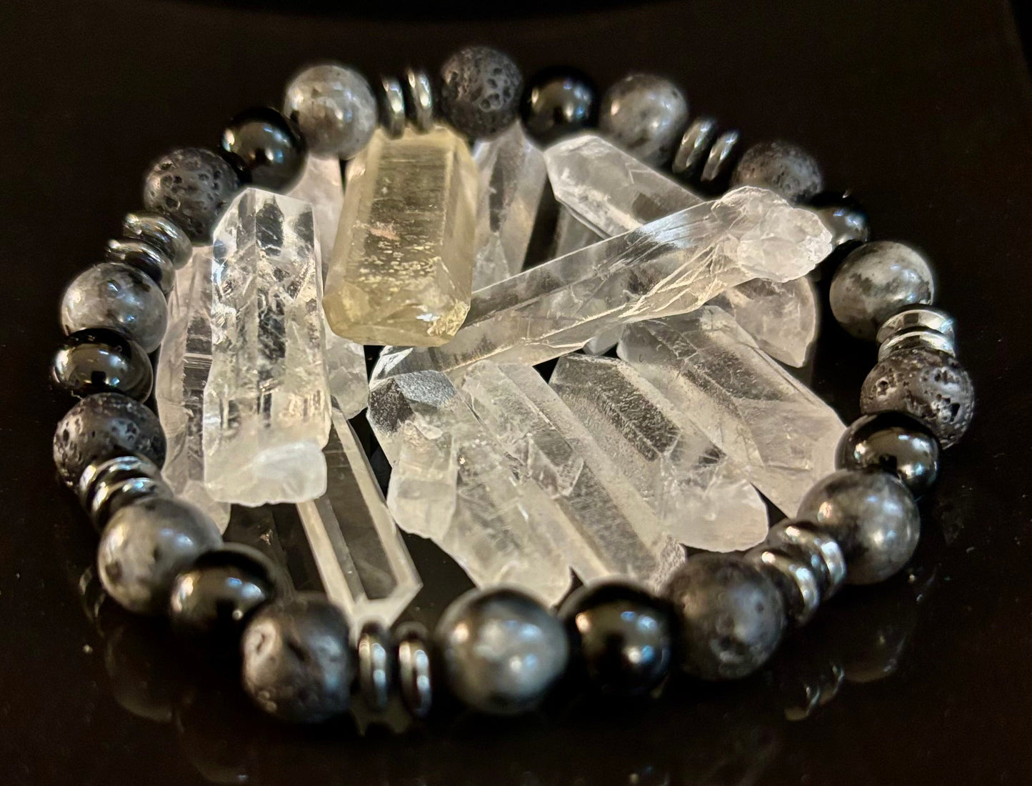 Pulsera de guerrero místico para hombre – Labradorita, ónix negro y roca de lava con espaciadores de metal negro (se adapta a muñecas grandes)