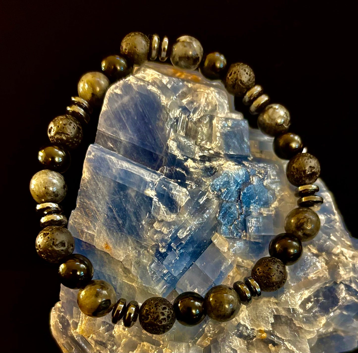 Pulsera de guerrero místico para hombre – Labradorita, ónix negro y roca de lava con espaciadores de metal negro (se adapta a muñecas grandes)