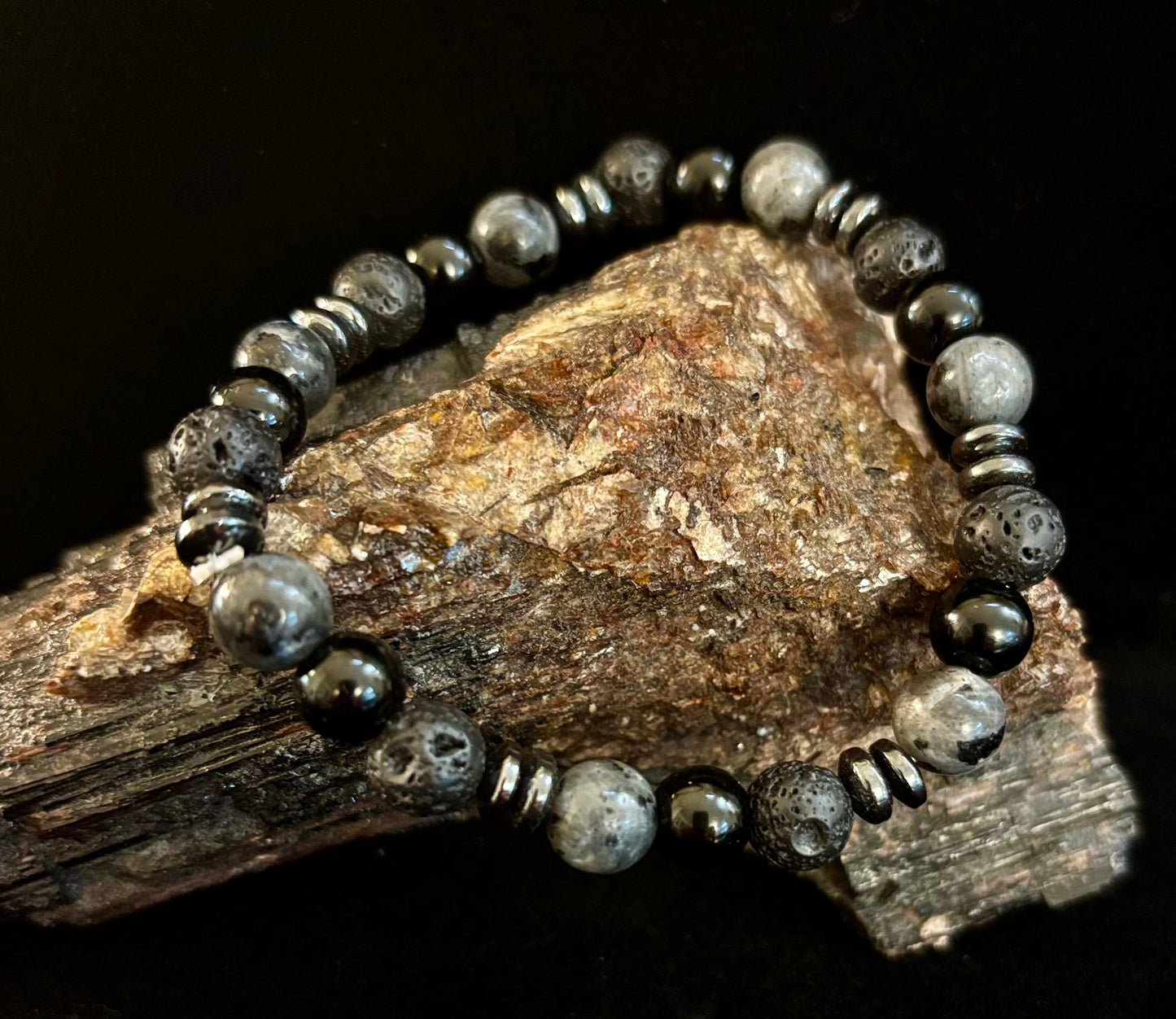 Pulsera de guerrero místico para hombre – Labradorita, ónix negro y roca de lava con espaciadores de metal negro (se adapta a muñecas grandes)