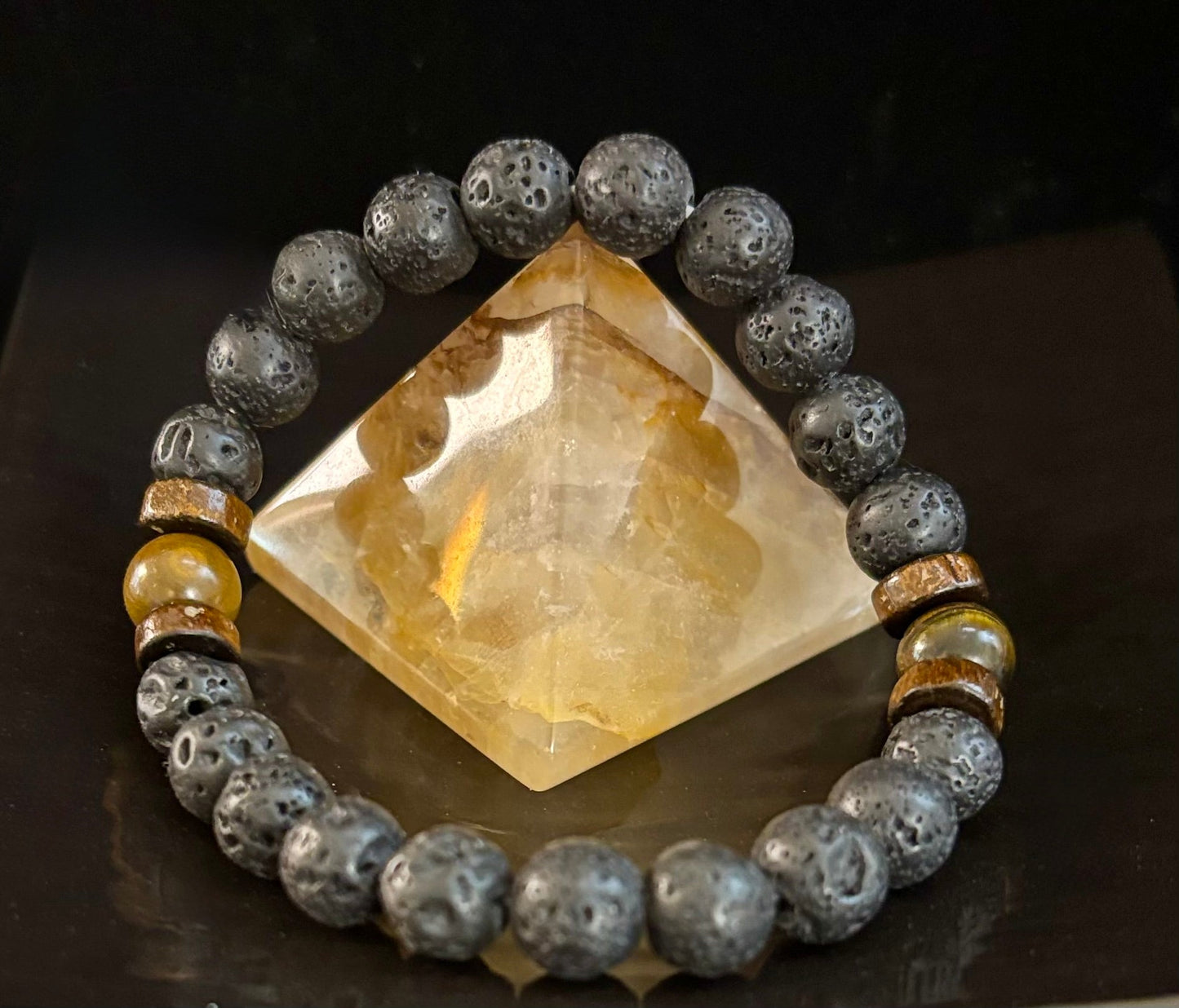 Pulsera de roca de lava y piedra negra para hombre – Piedras decorativas naturales azules, grises o marrones | Muñeca mediana-grande