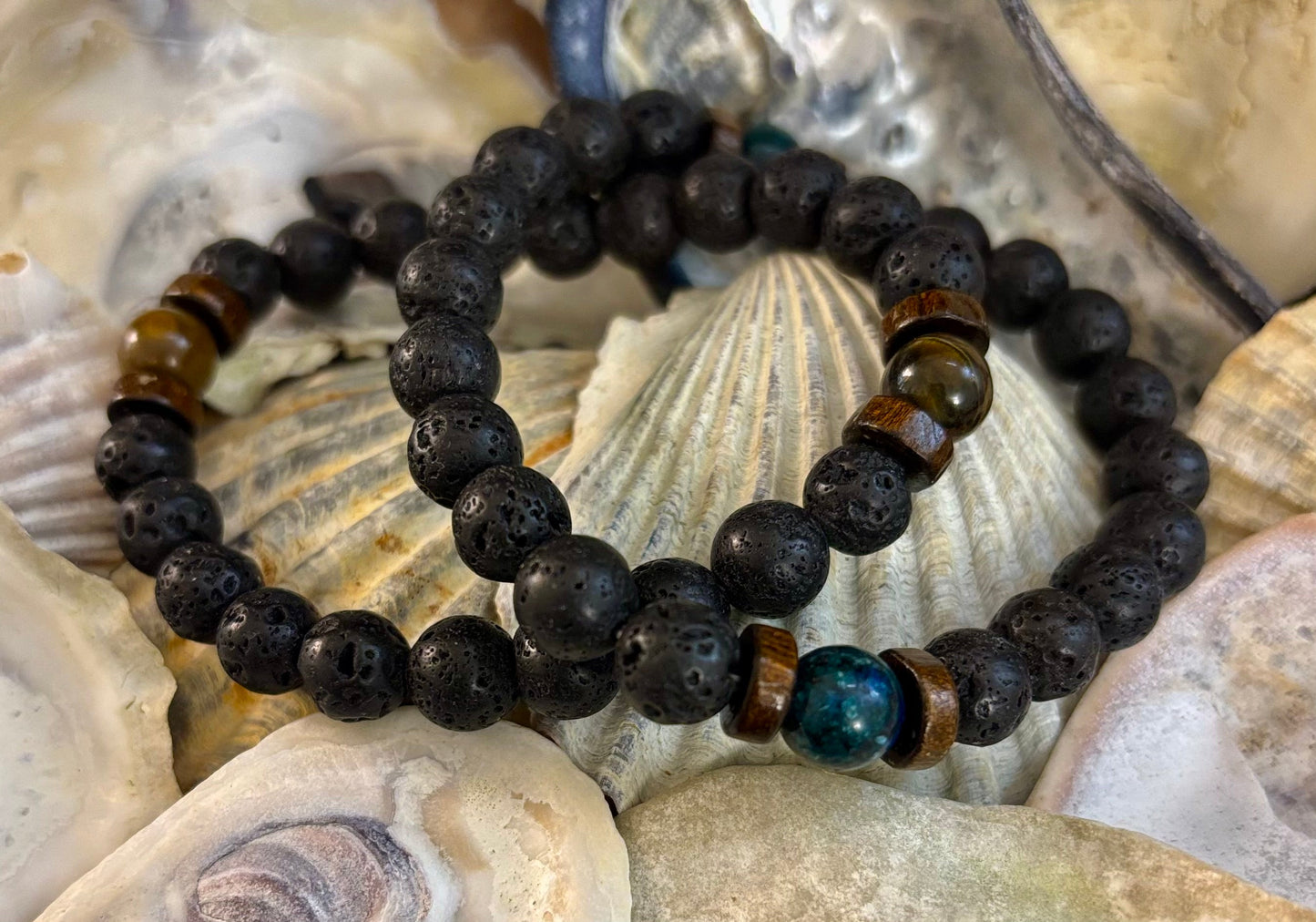 Pulsera de roca de lava y piedra negra para hombre – Piedras decorativas naturales azules, grises o marrones | Muñeca mediana-grande