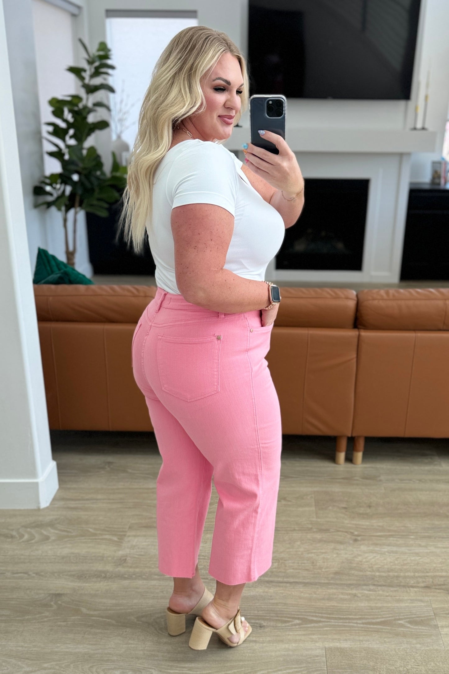 Vaqueros capri de pernera ancha con control de abdomen y tiro alto Lisa en rosa