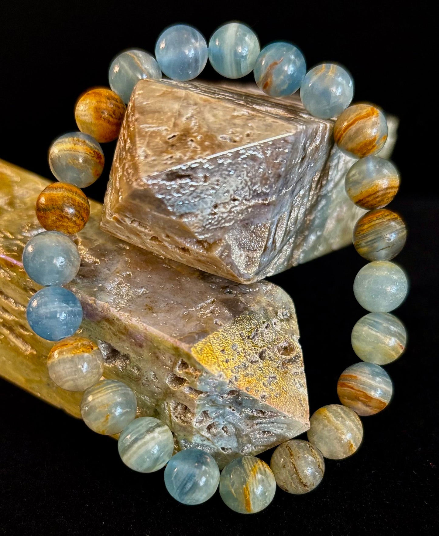 Pulsera de calcita lemuriana de Aquatine - Cuentas de 8 mm y 10 mm (muñecas medianas)