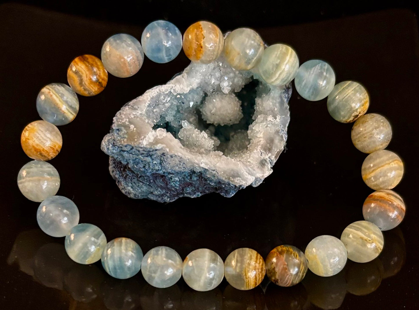 Pulsera de calcita lemuriana de Aquatine - Cuentas de 8 mm y 10 mm (muñecas medianas)